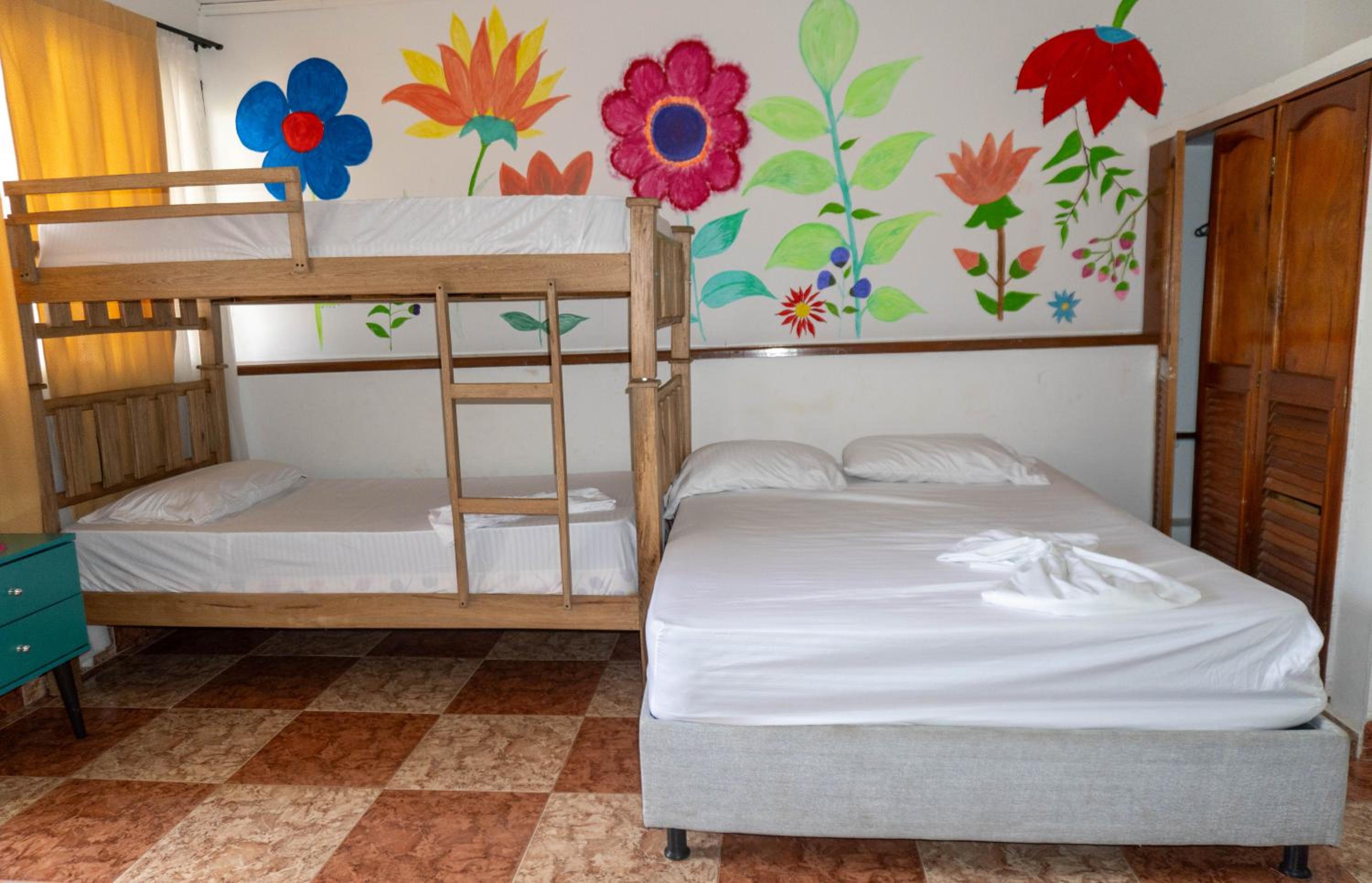Quadruple Room with Private Bathroom photo 1