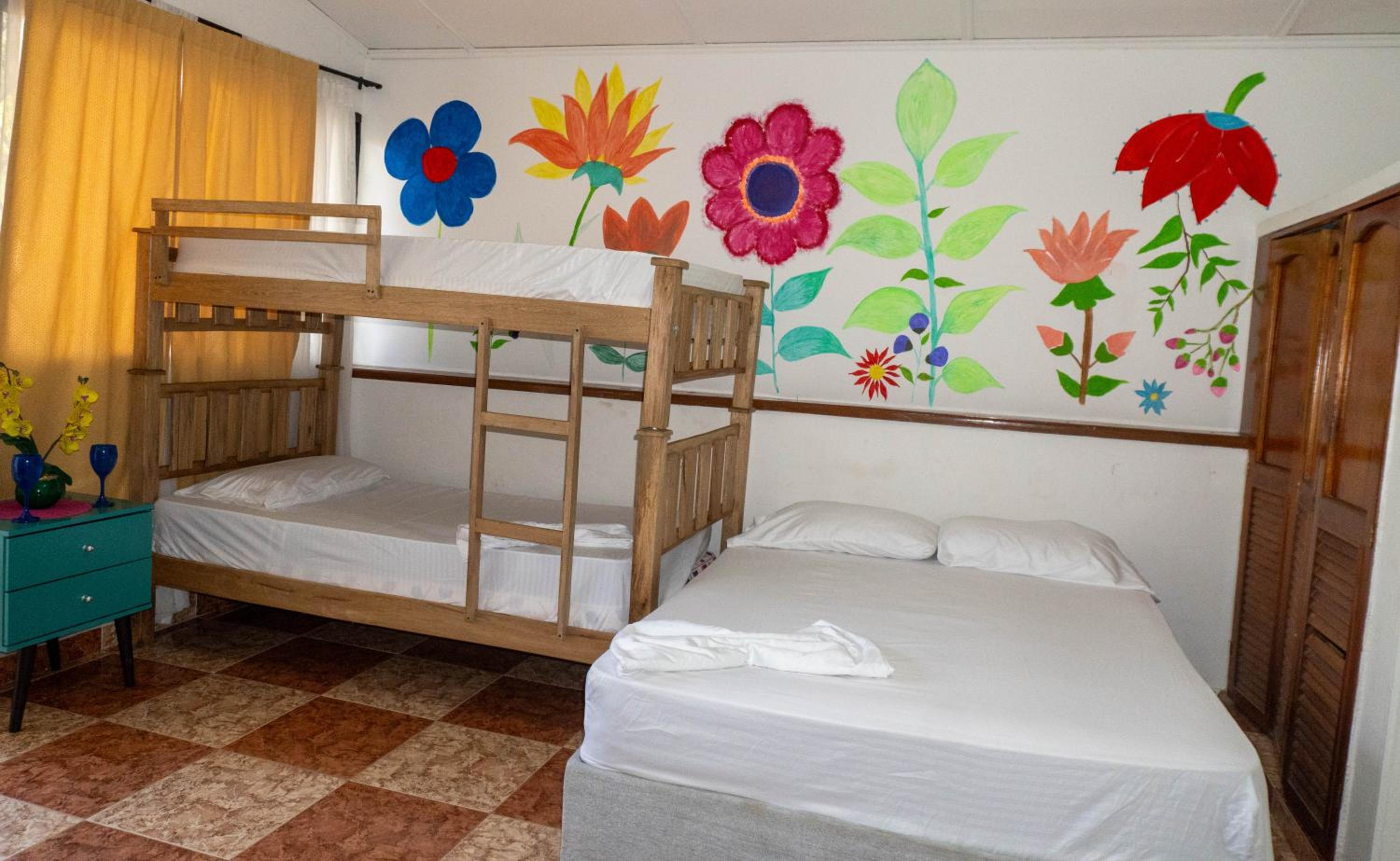 Quadruple Room with Private Bathroom photo 2