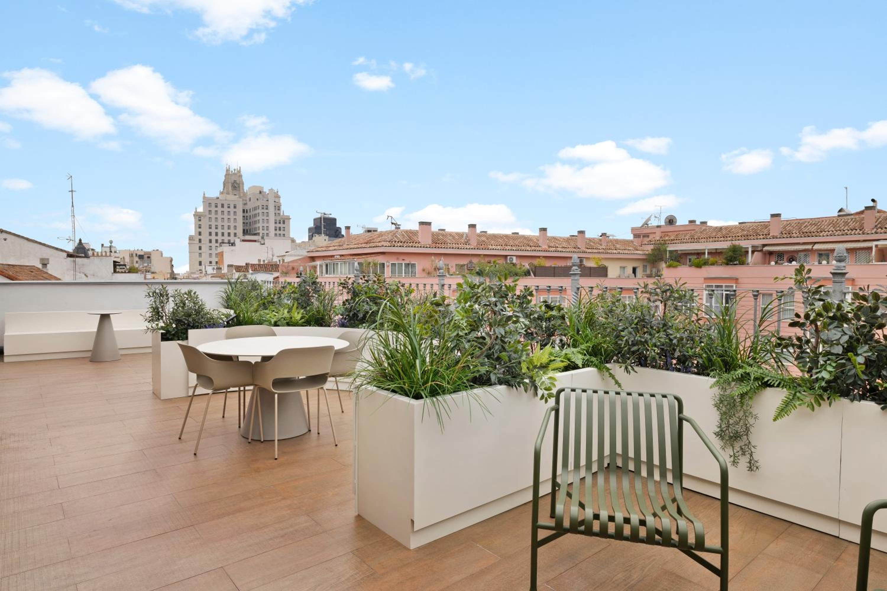 Penthouse Apartment with Terrace - Photo 13