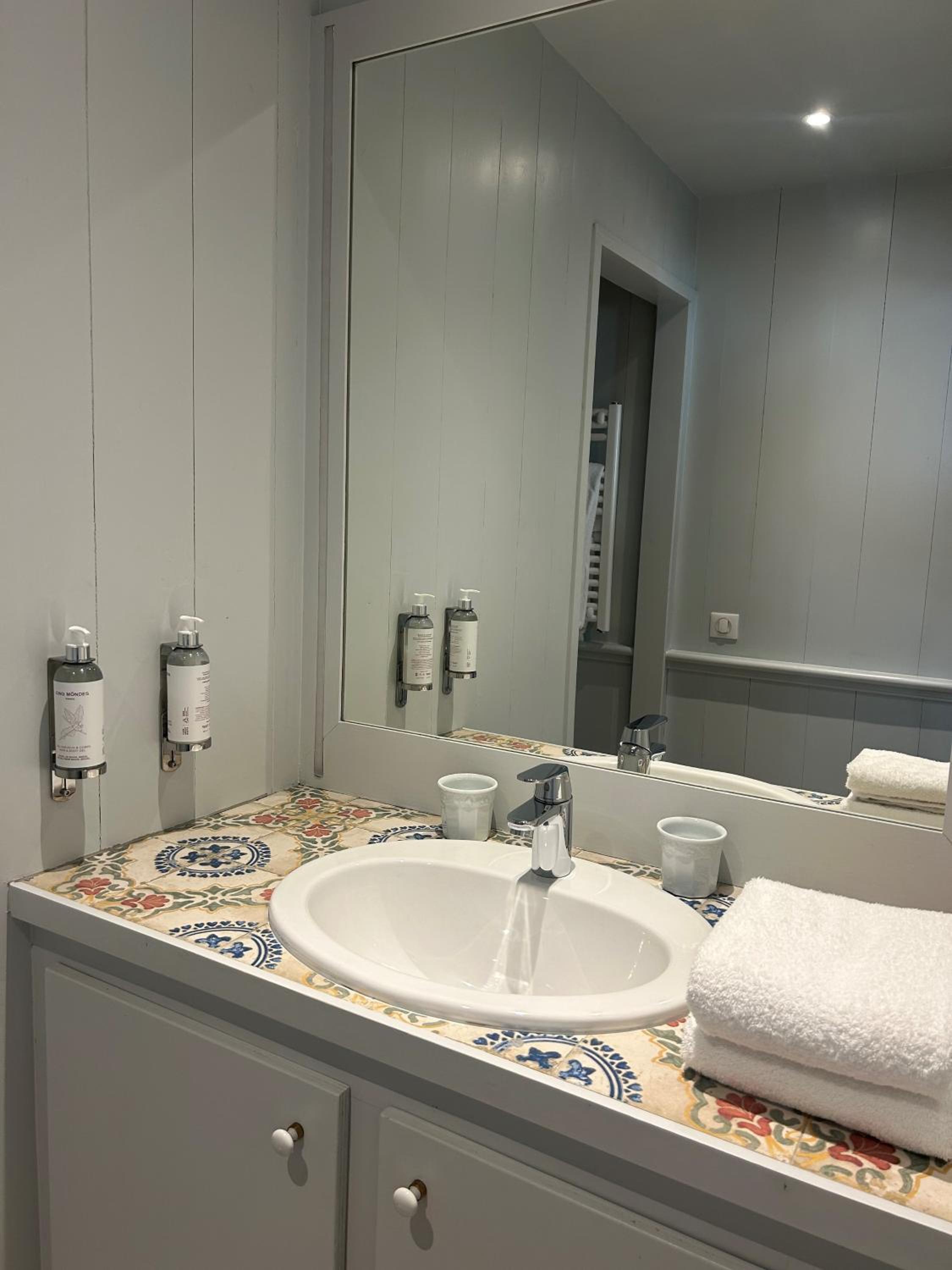 Standard Double Room - Photo 3