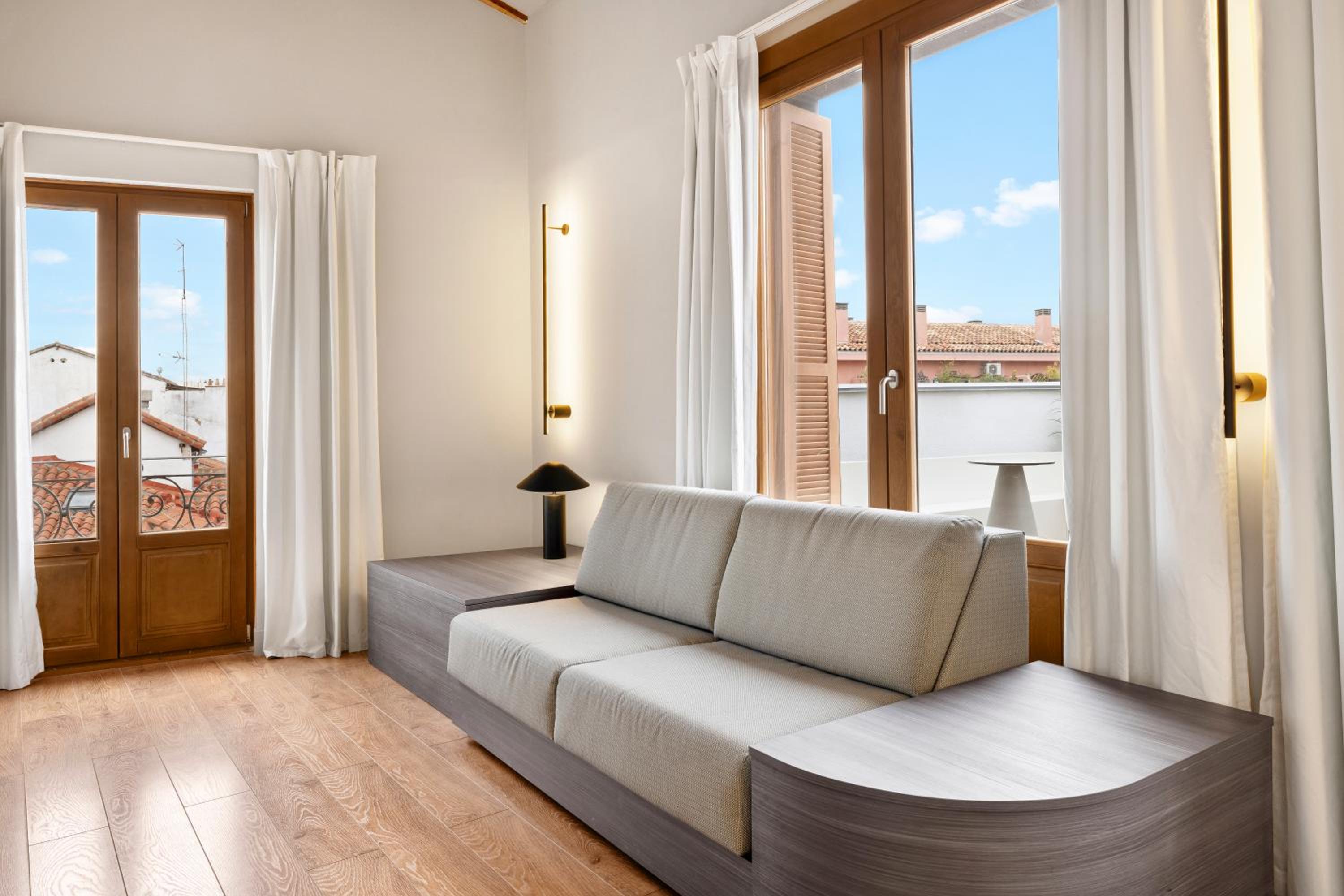 Penthouse Apartment with Terrace - Photo 2