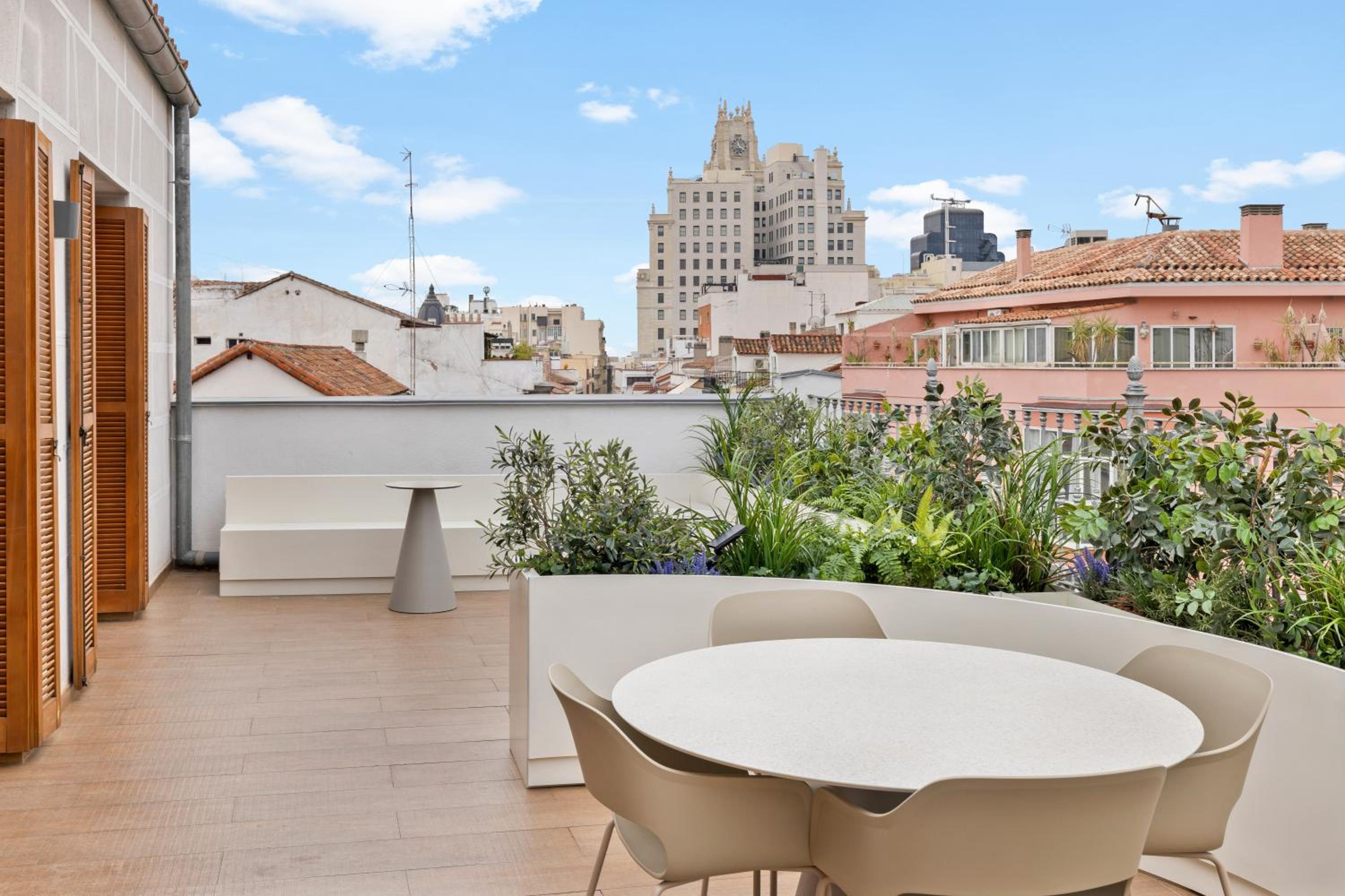 Penthouse Apartment with Terrace - Photo 17