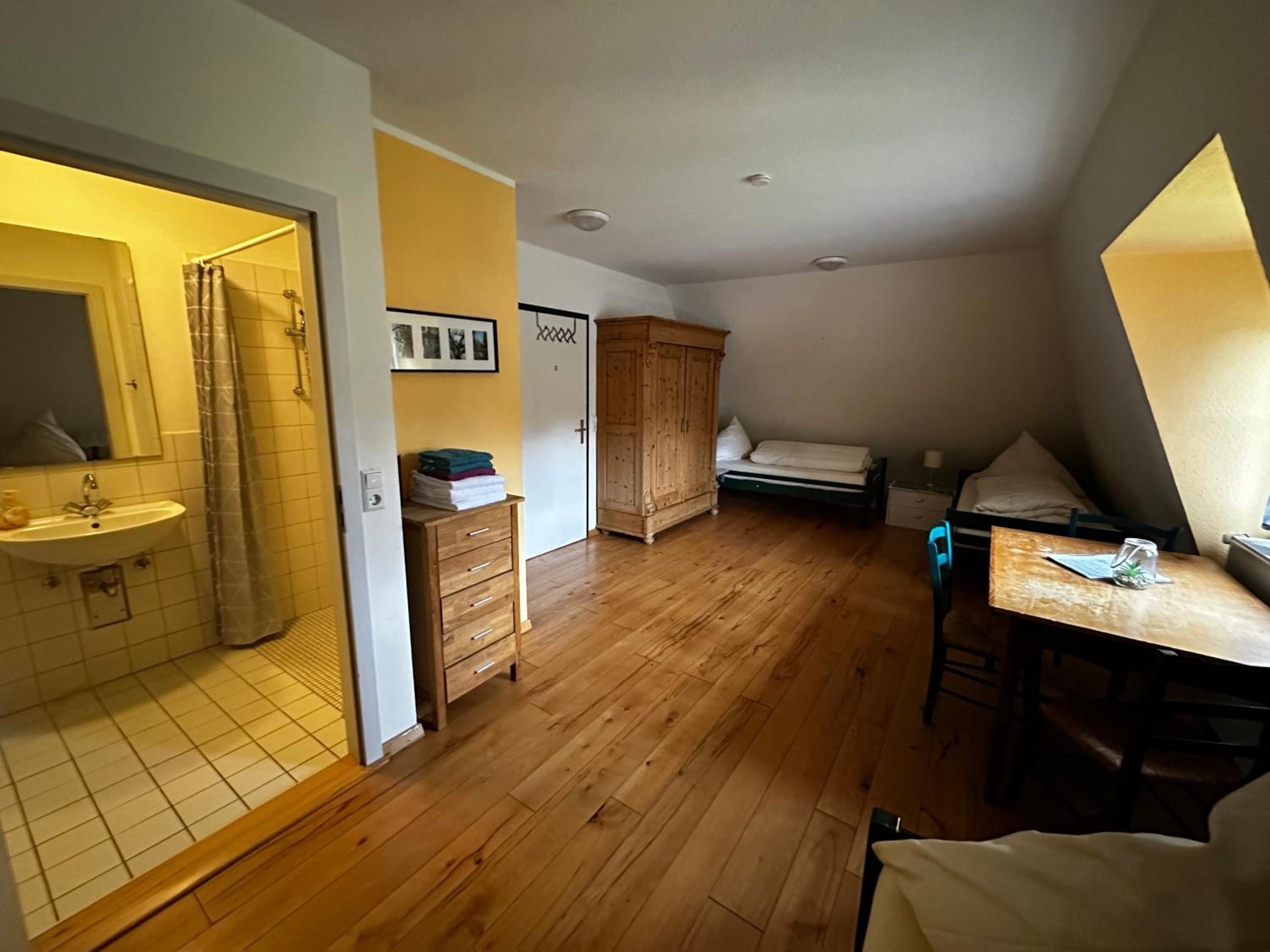 Basic Triple Room photo 1