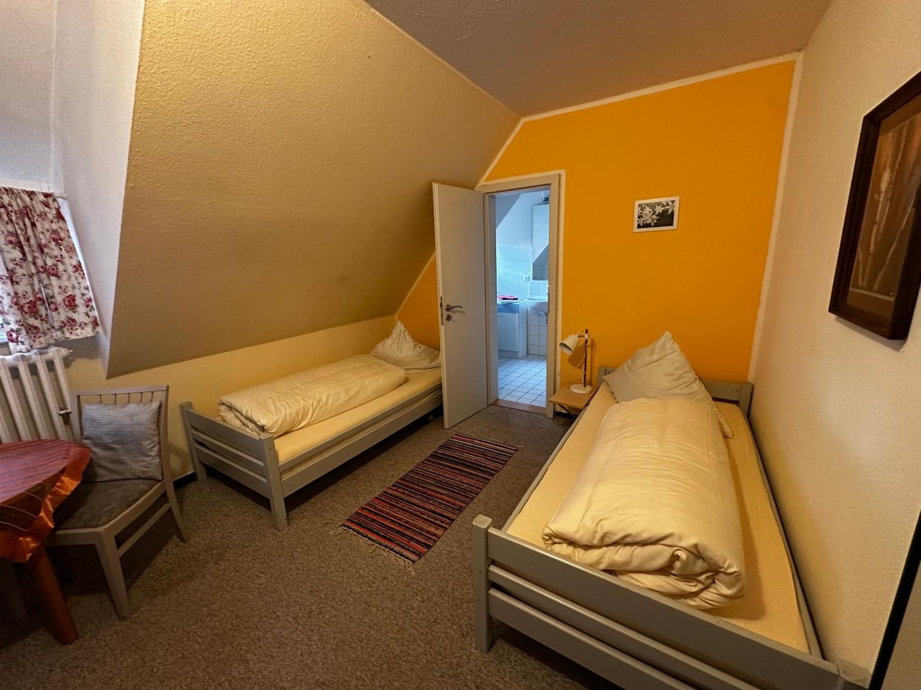 Small Twin Room photo 2