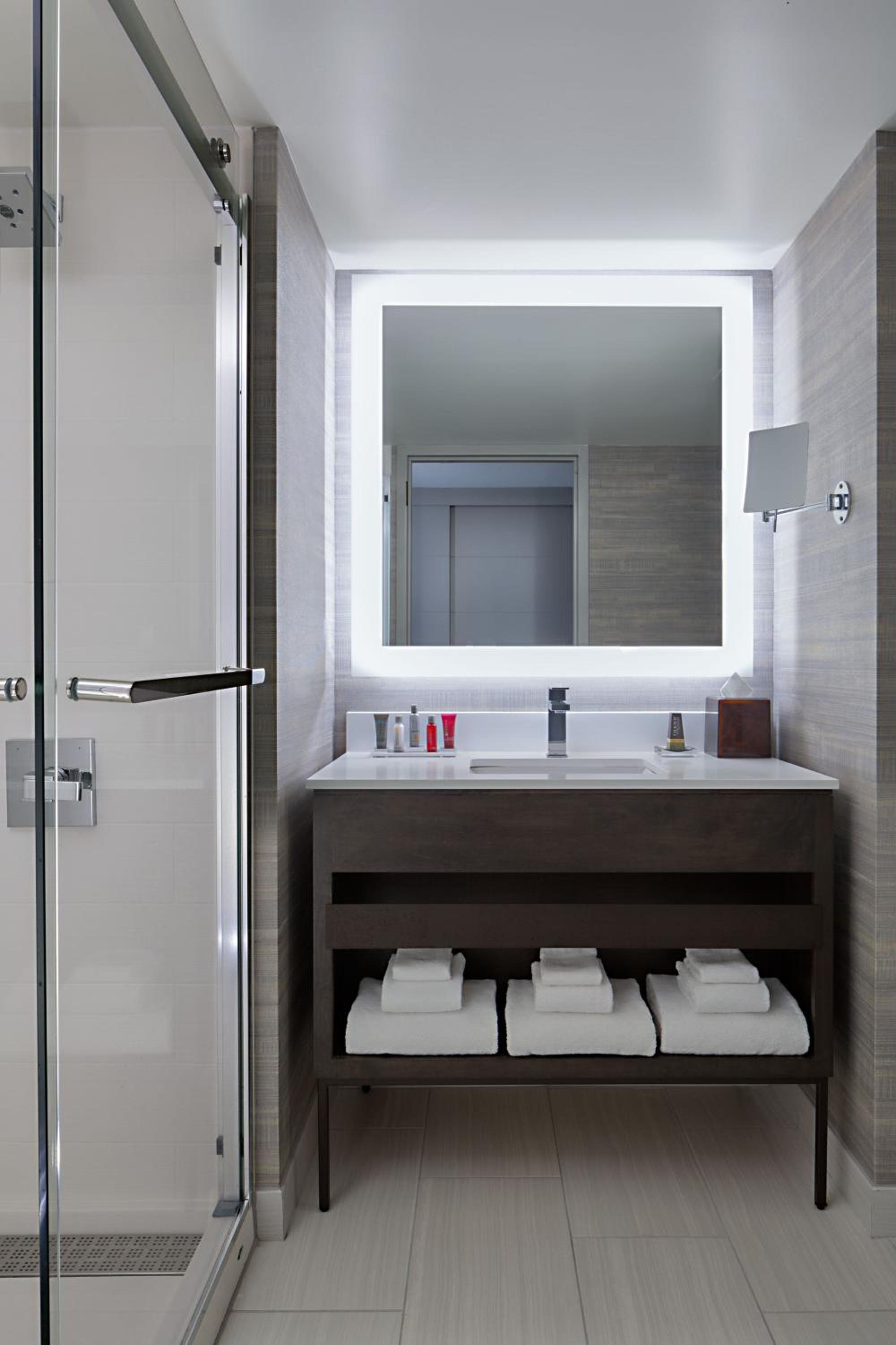 Queen Room with Two Queen Beds and Roll-in Shower - Mobility Accessible - Photo 2