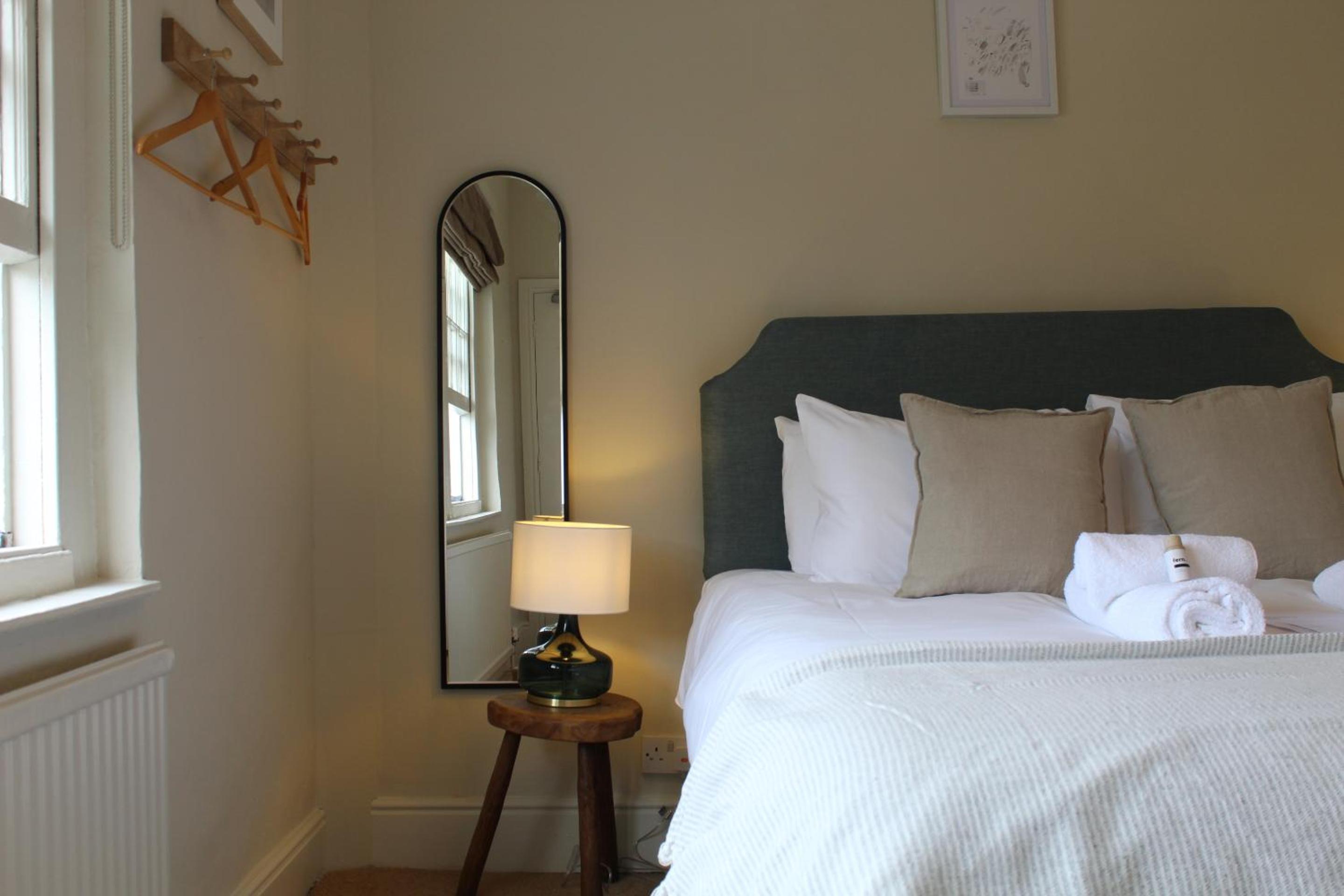 Double Room with Private Bathroom - Photo 1