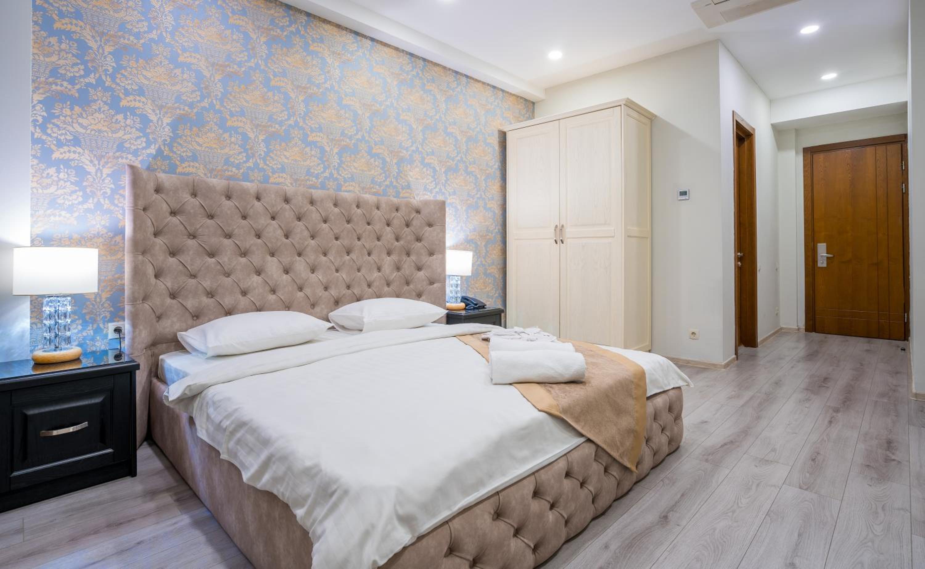 Deluxe Room (2 Adults + 1 Child)