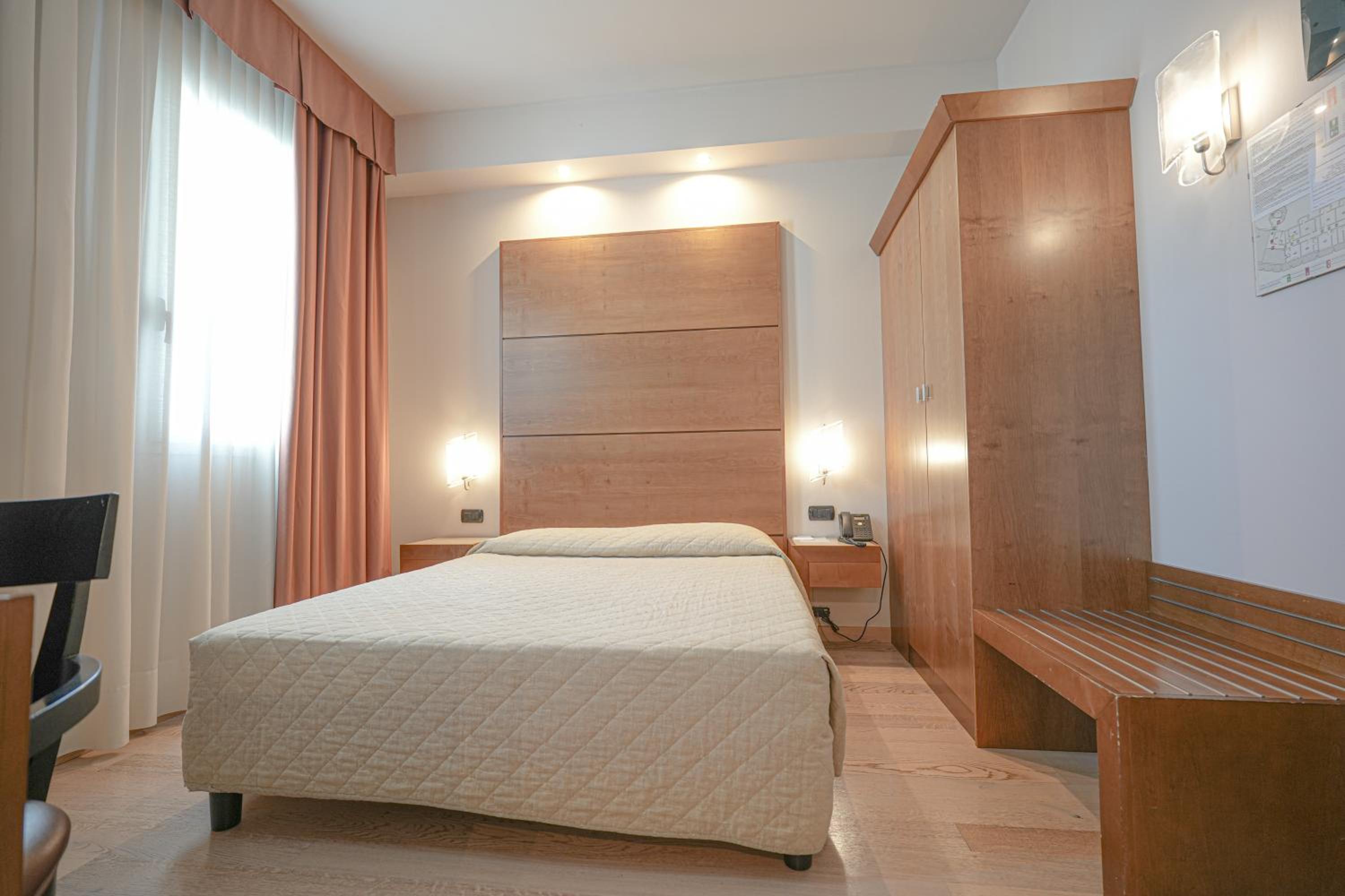 Single Room photo 2