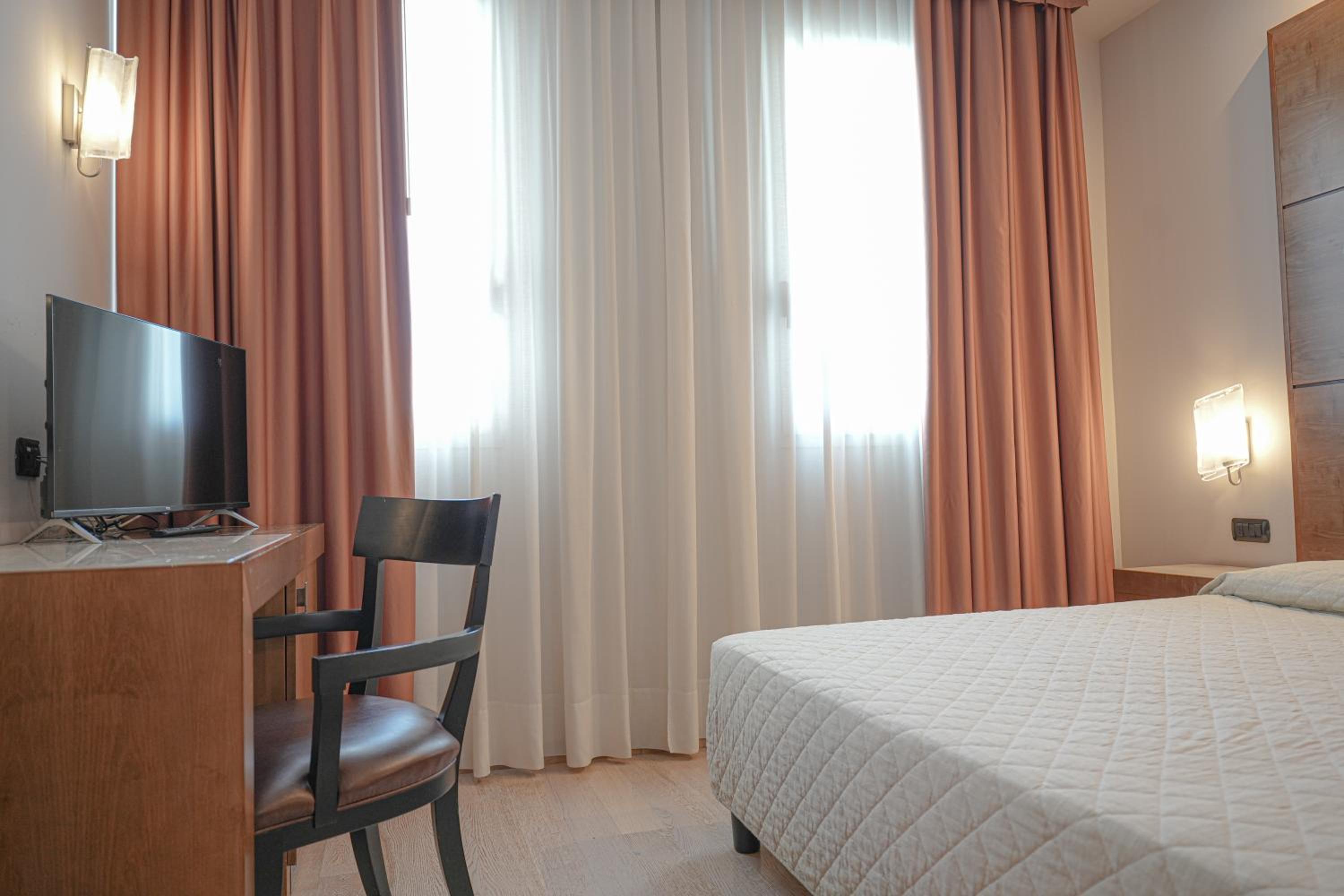Single Room photo 3
