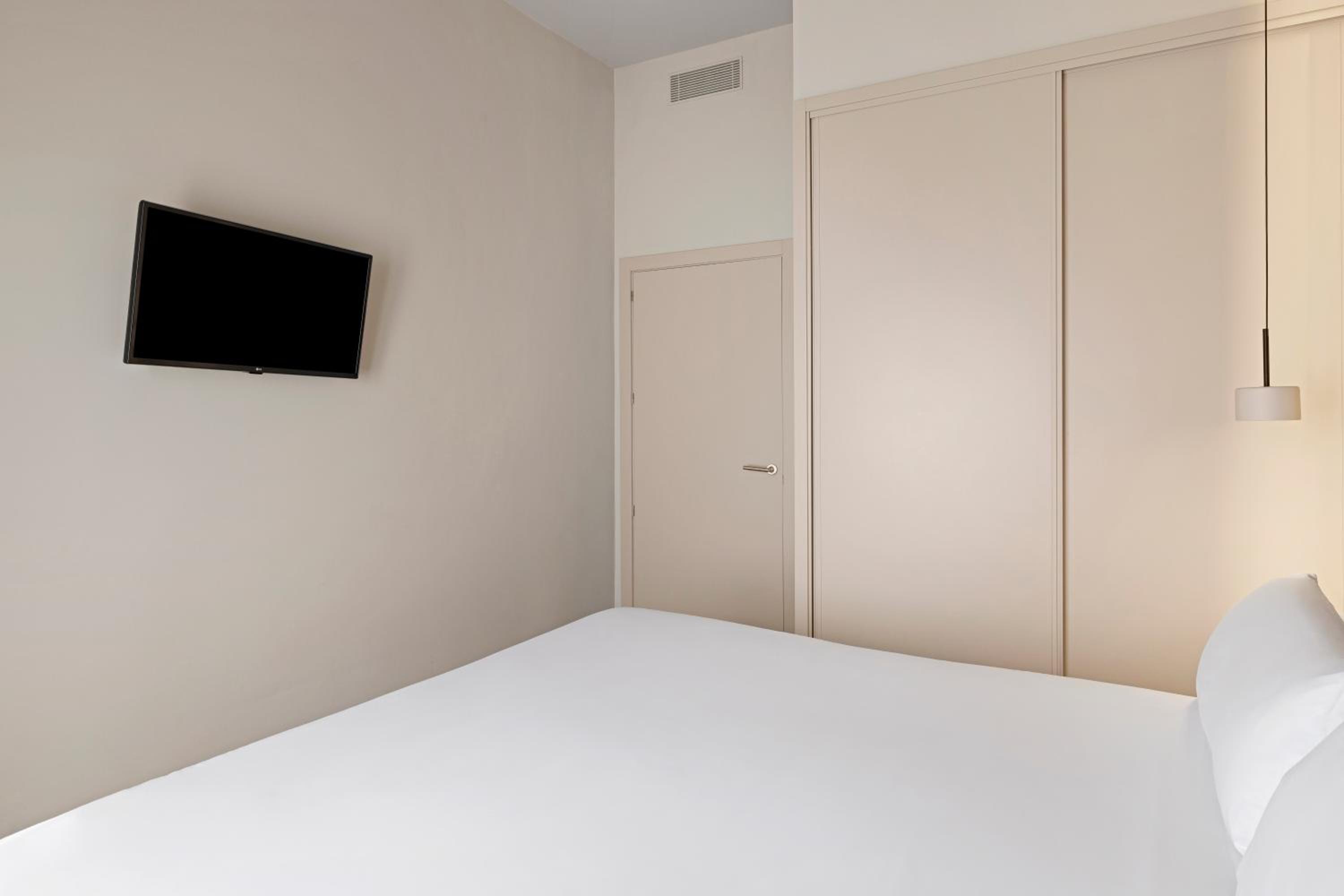 Deluxe Apartment - Photo 2