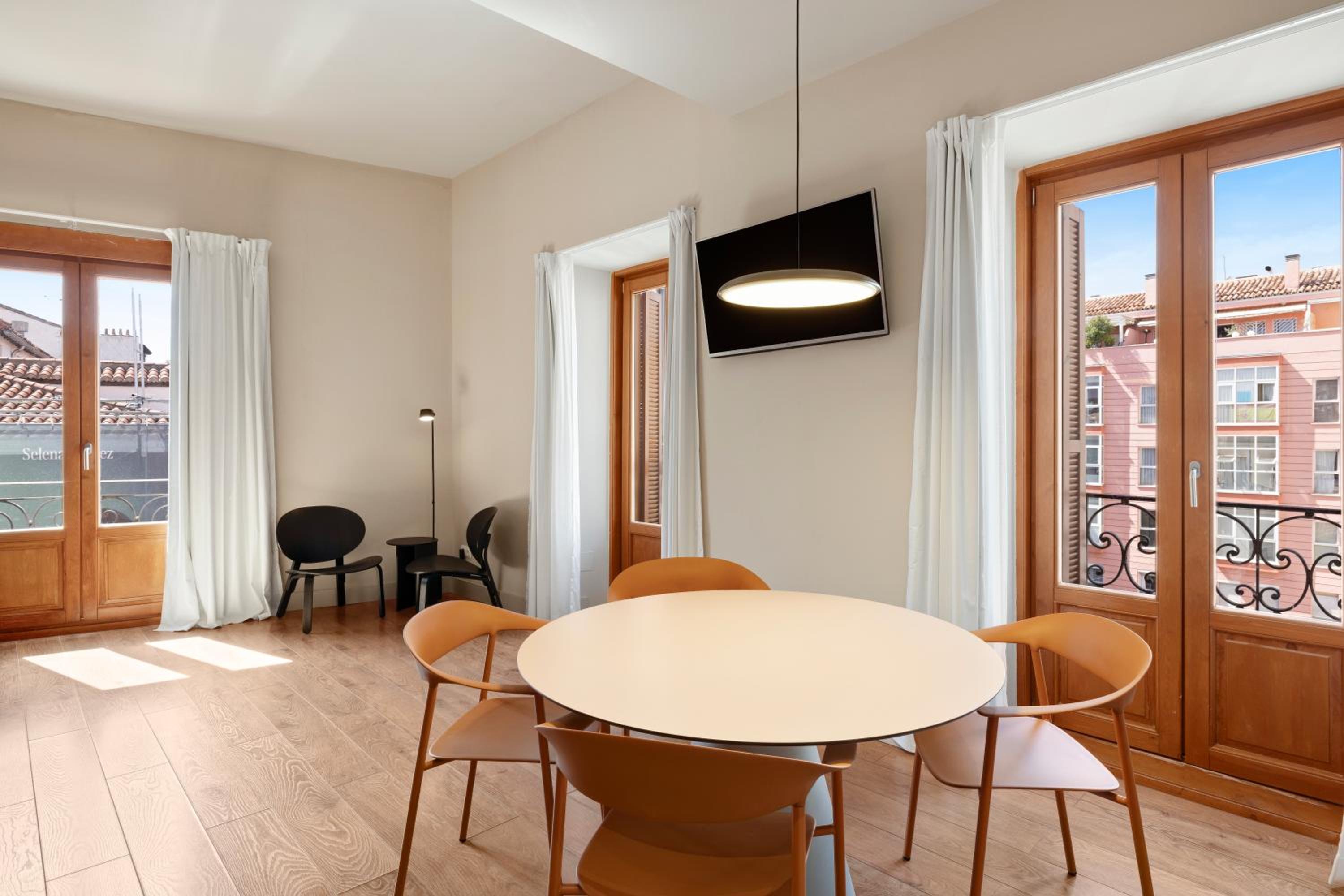 Deluxe Apartment - Photo 12