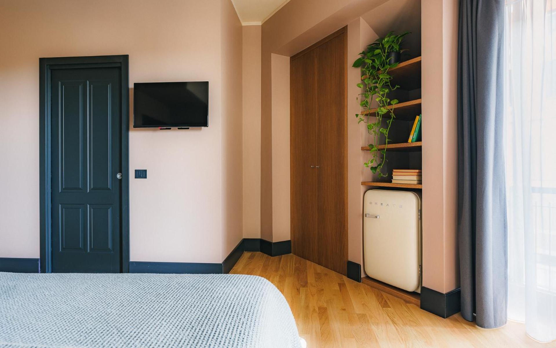 Queen Room photo 2