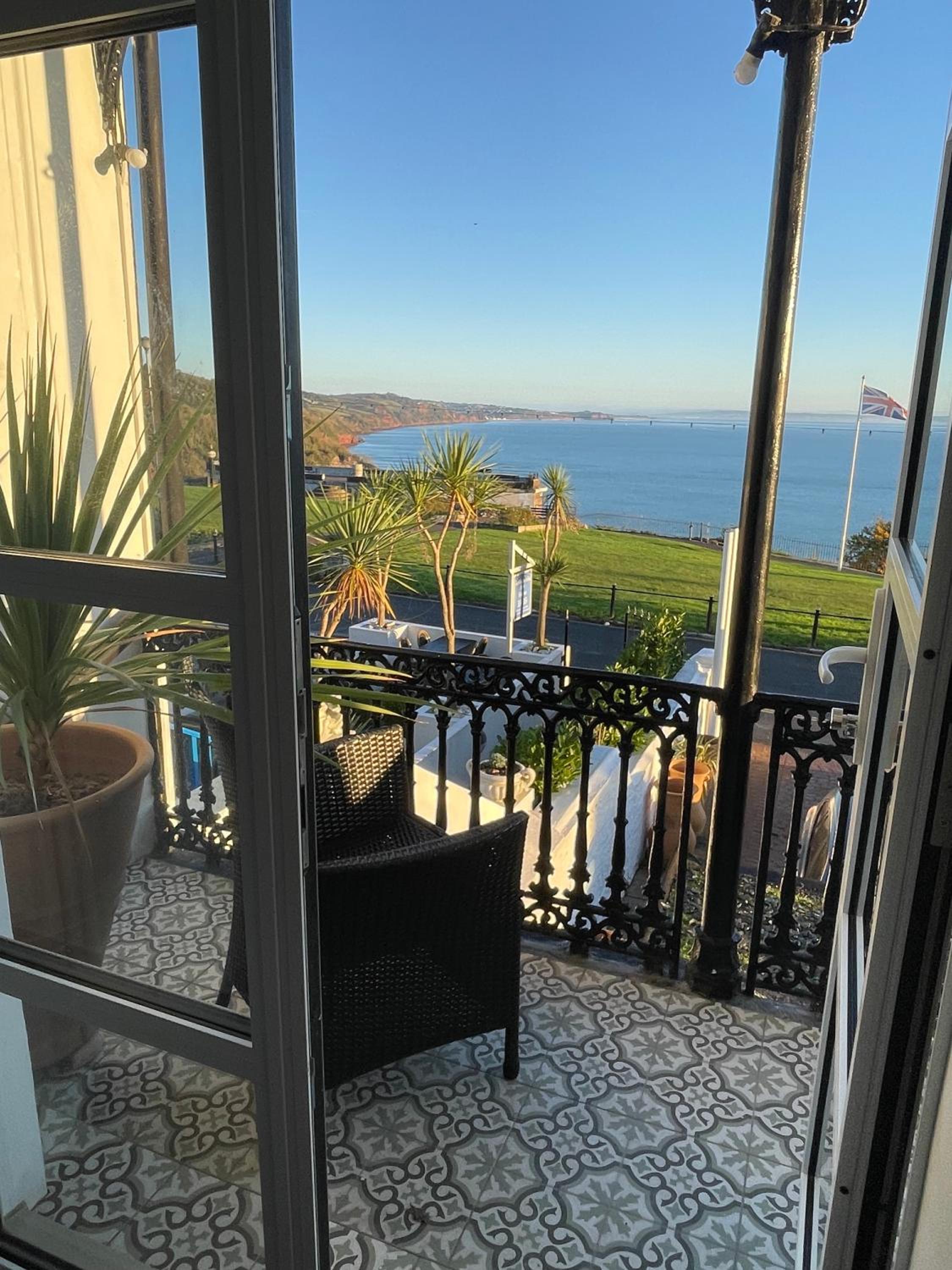 Deluxe Double Room with Balcony and Sea View photo 3