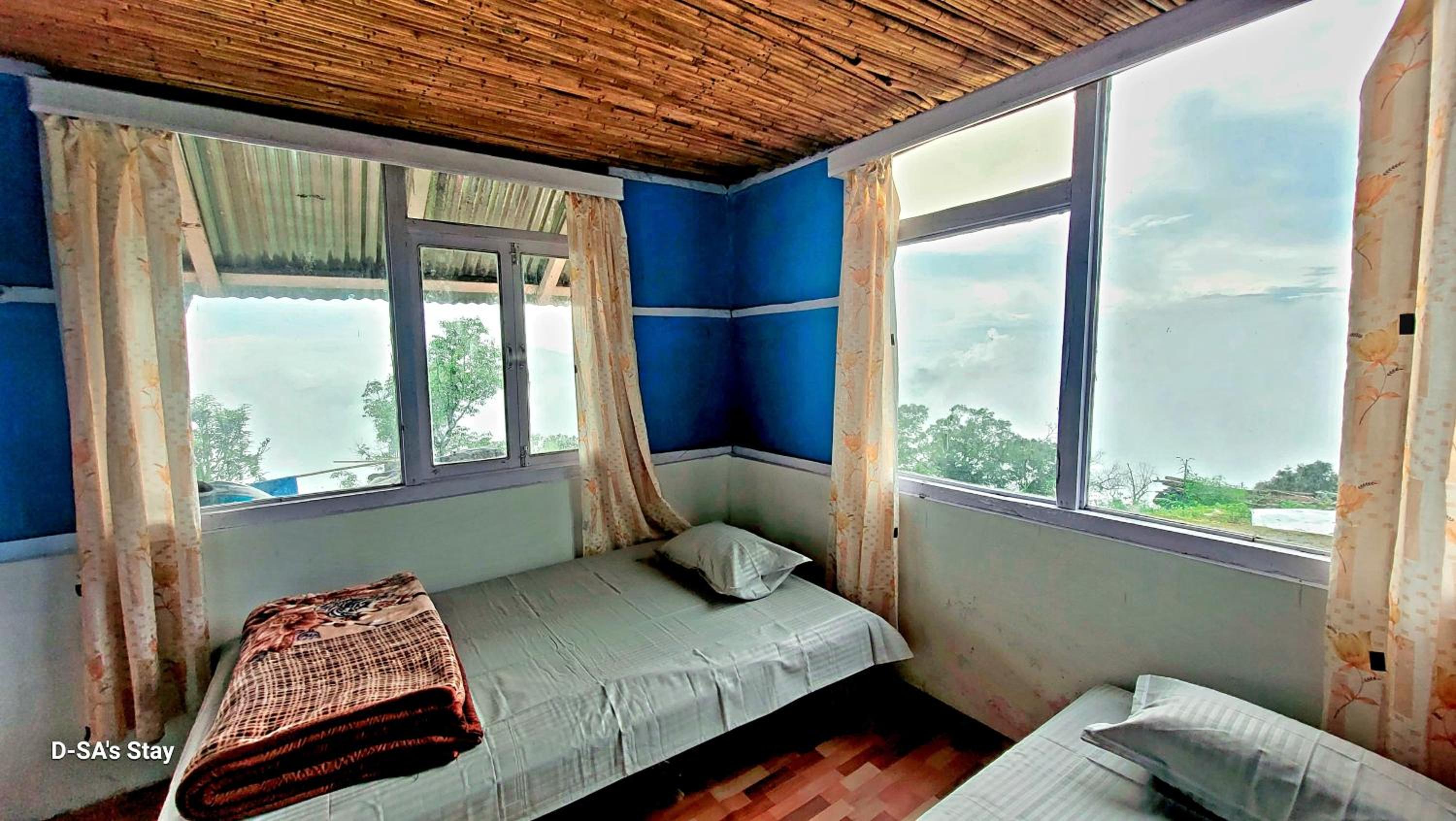 Family Room with Mountain View photo 1