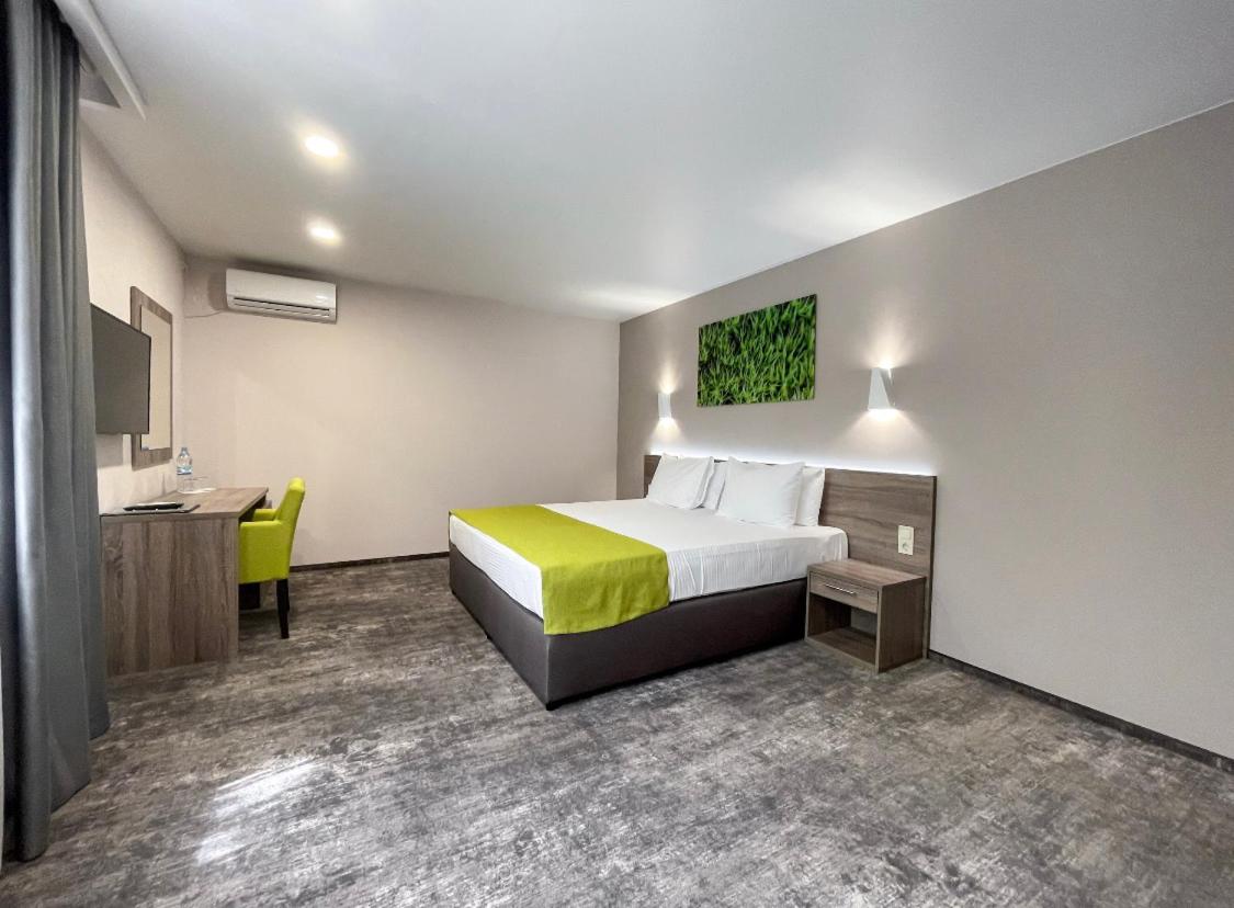 One-Bedroom Suite photo 1