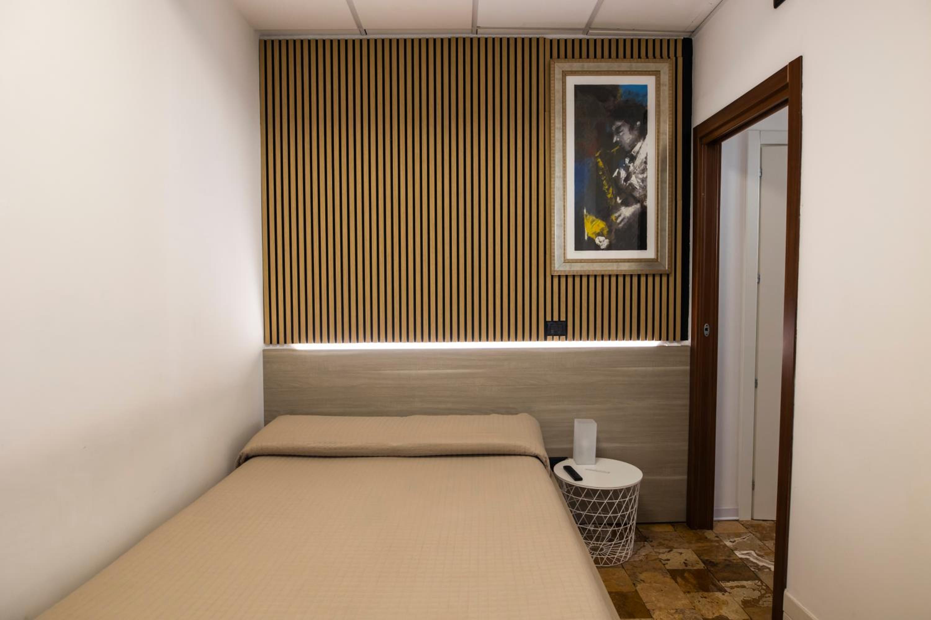 Standard Queen Room