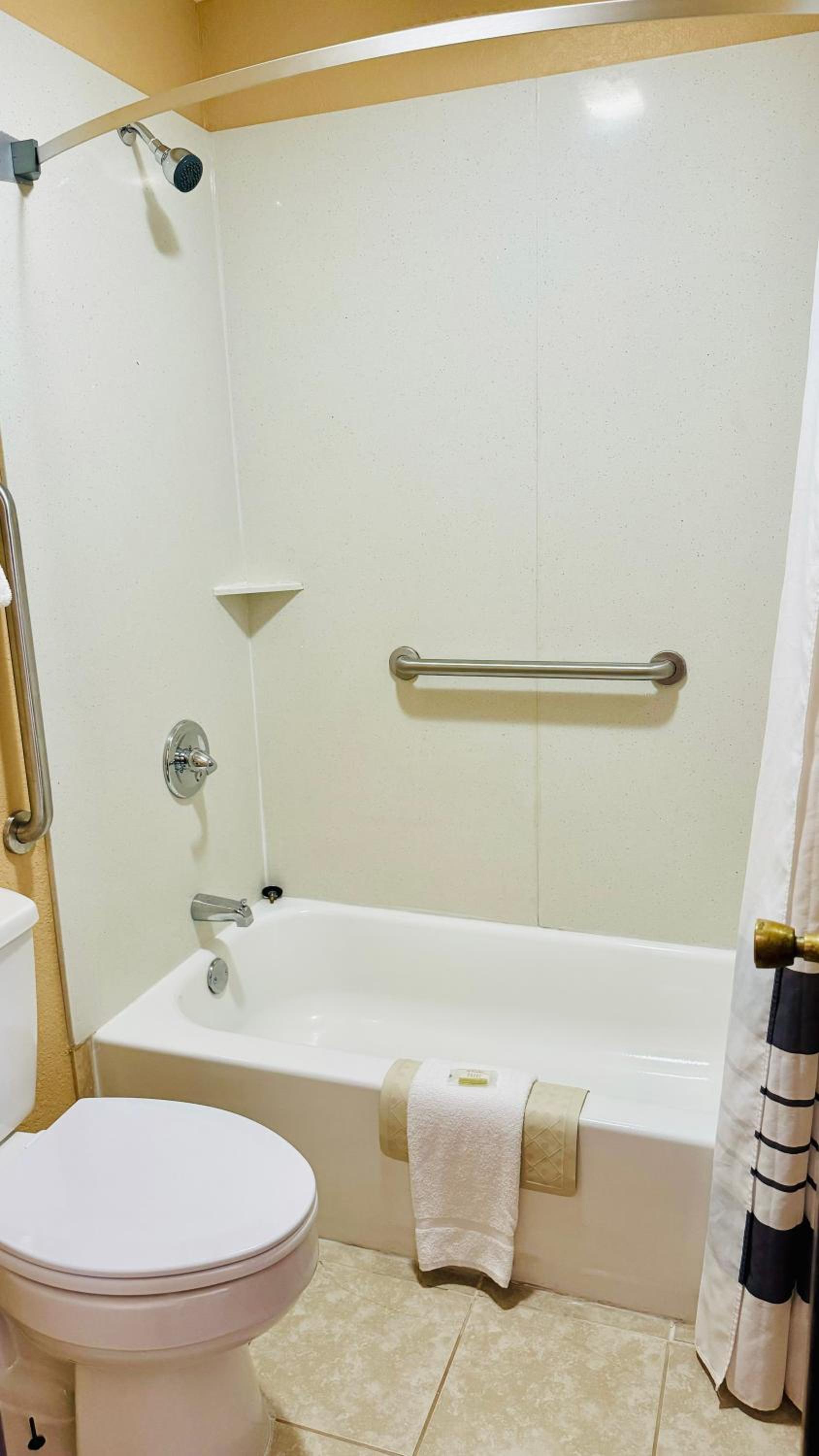 Deluxe Double Room with Two Double Beds - Non-Smoking - Photo 5