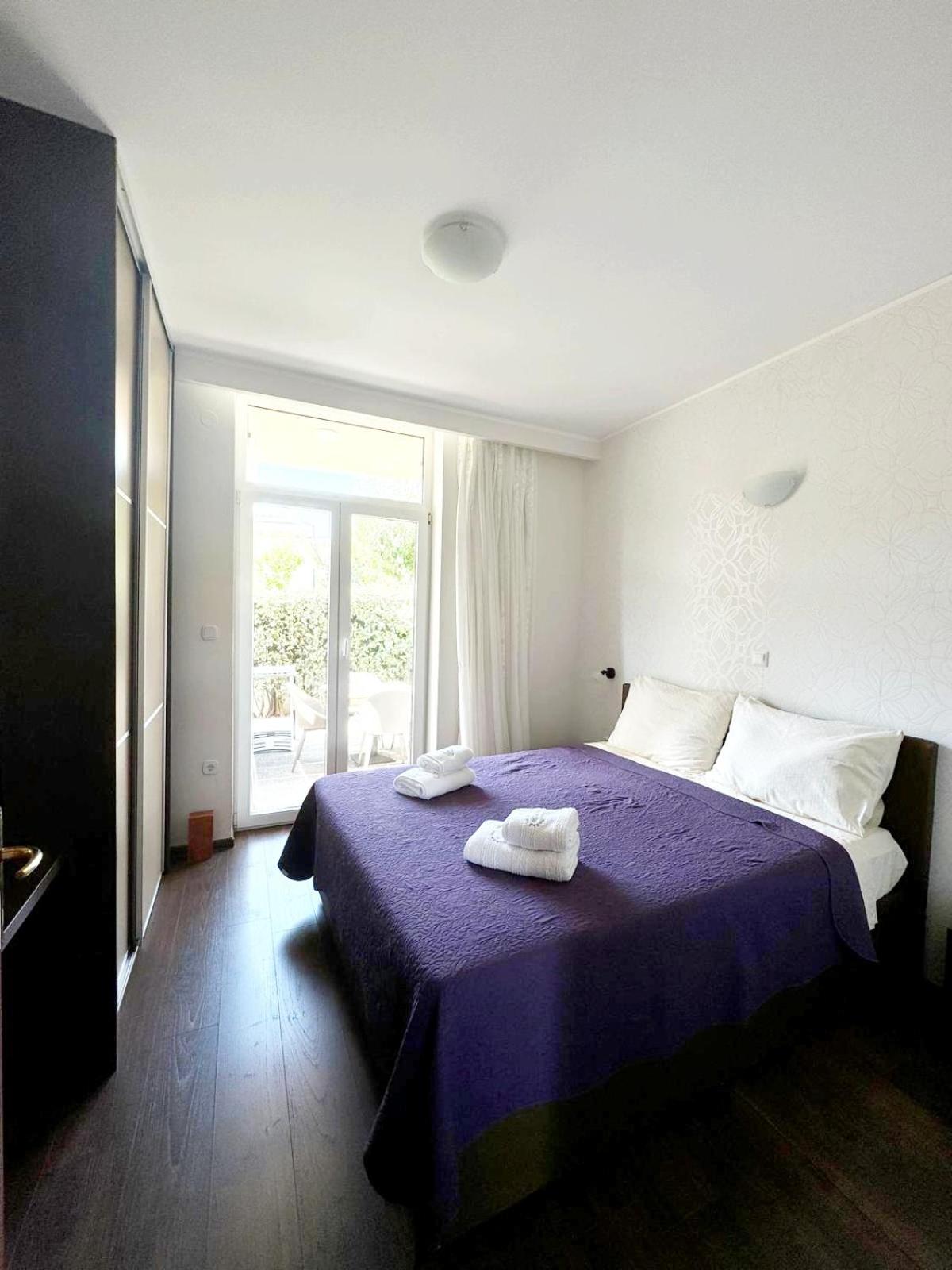 One-Bedroom Apartment - Sea Side