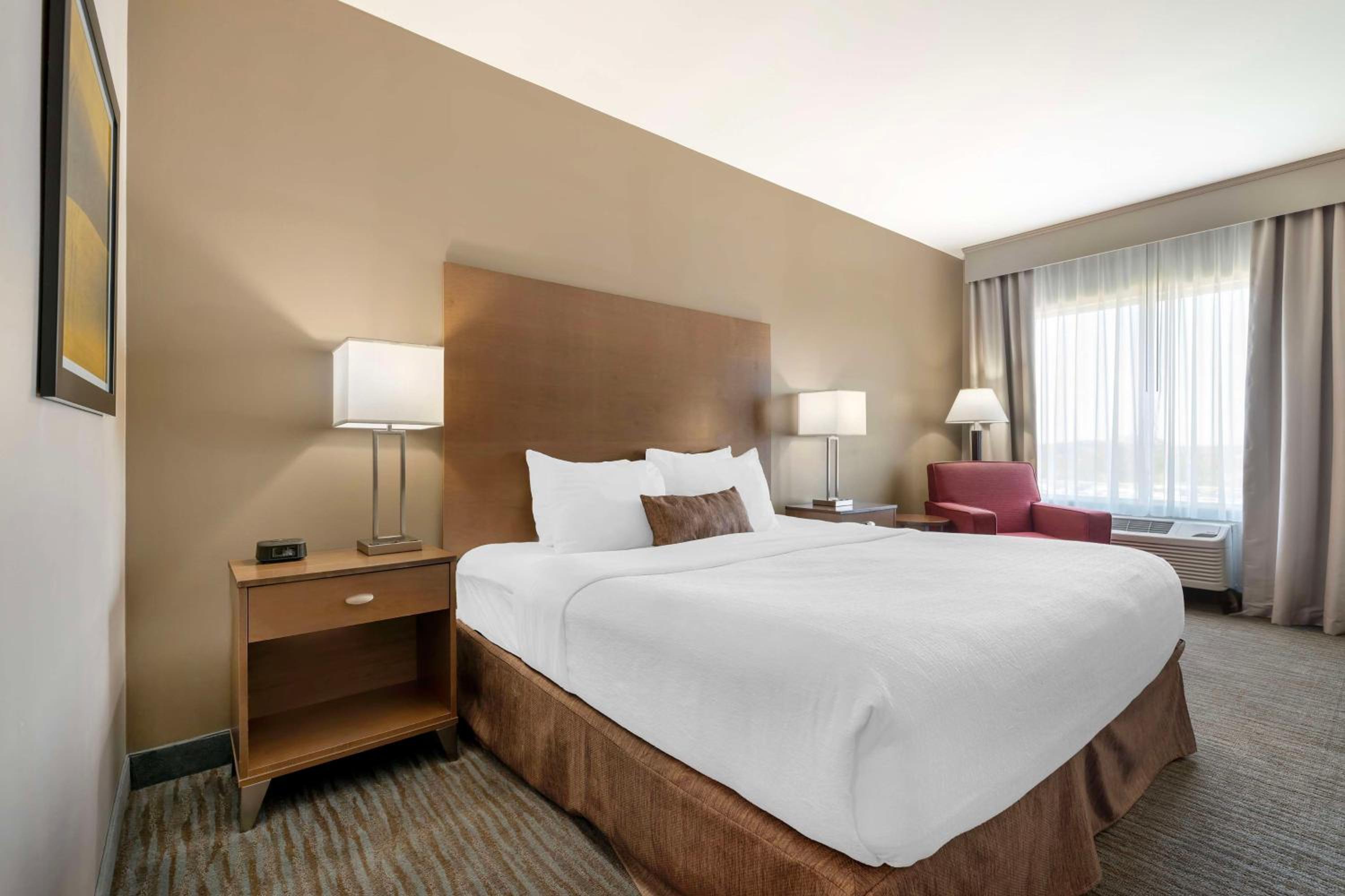 King Room - Non-Smoking - Photo 1