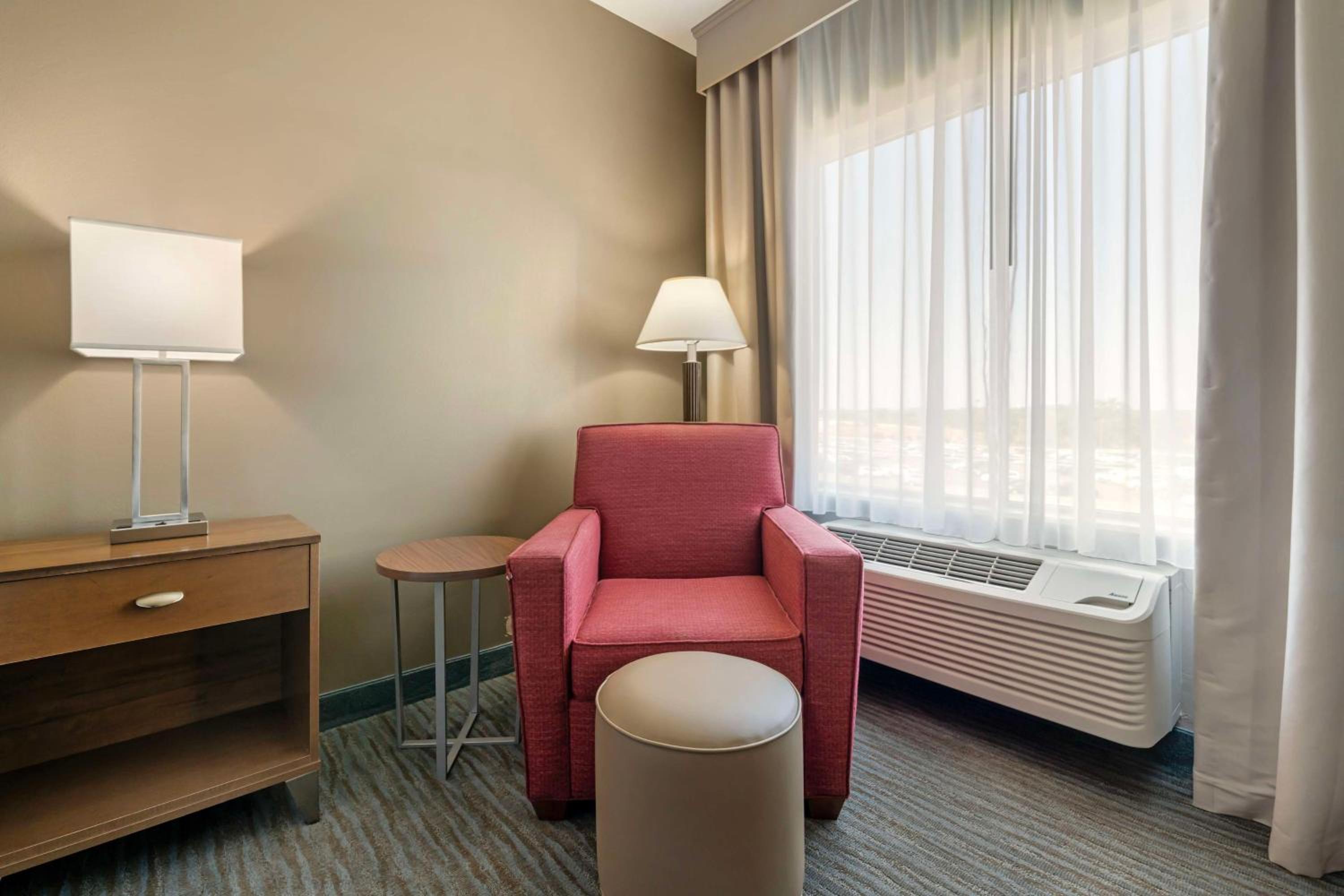 King Room - Non-Smoking - Photo 2