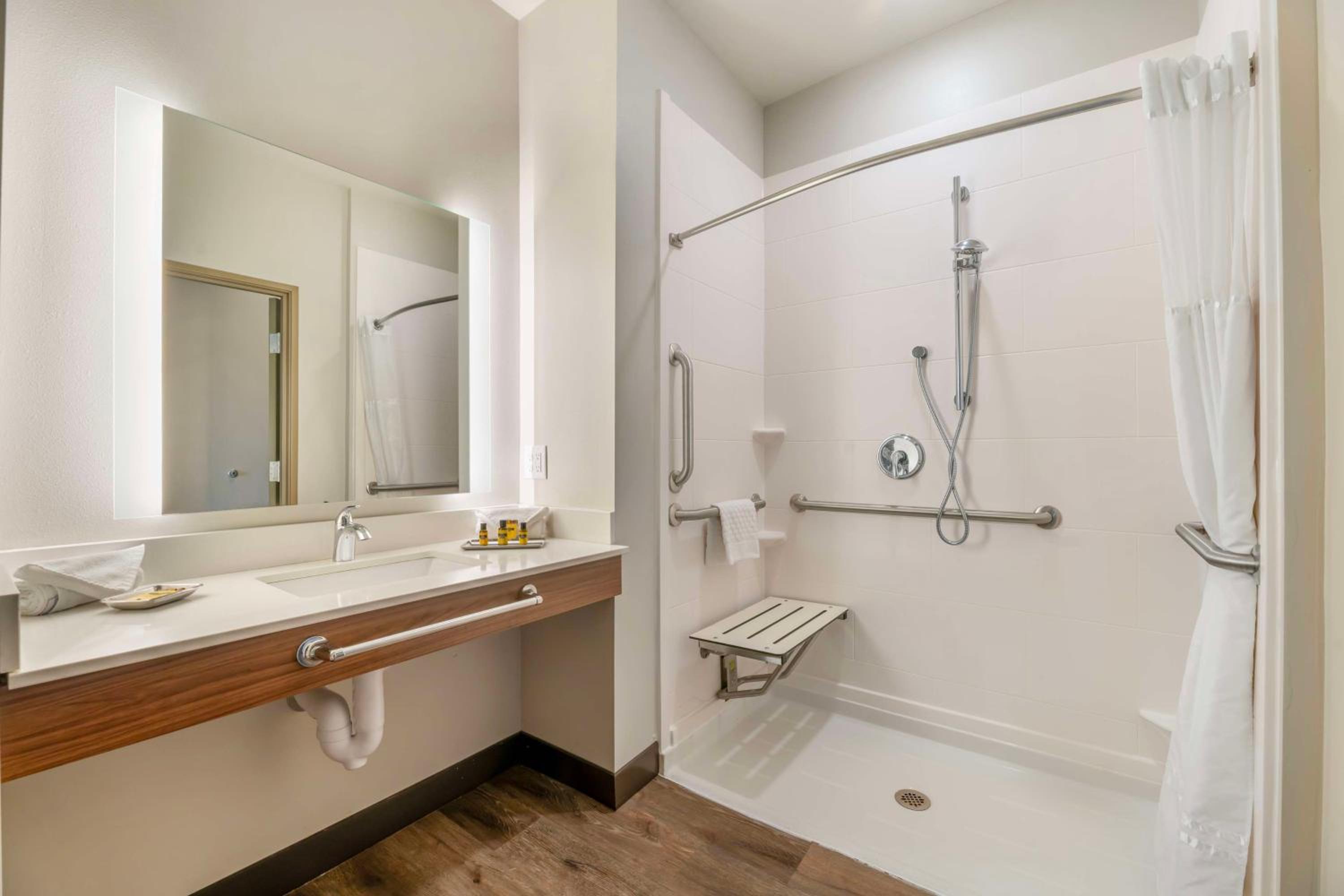 King Room - Disability Access - Photo 4
