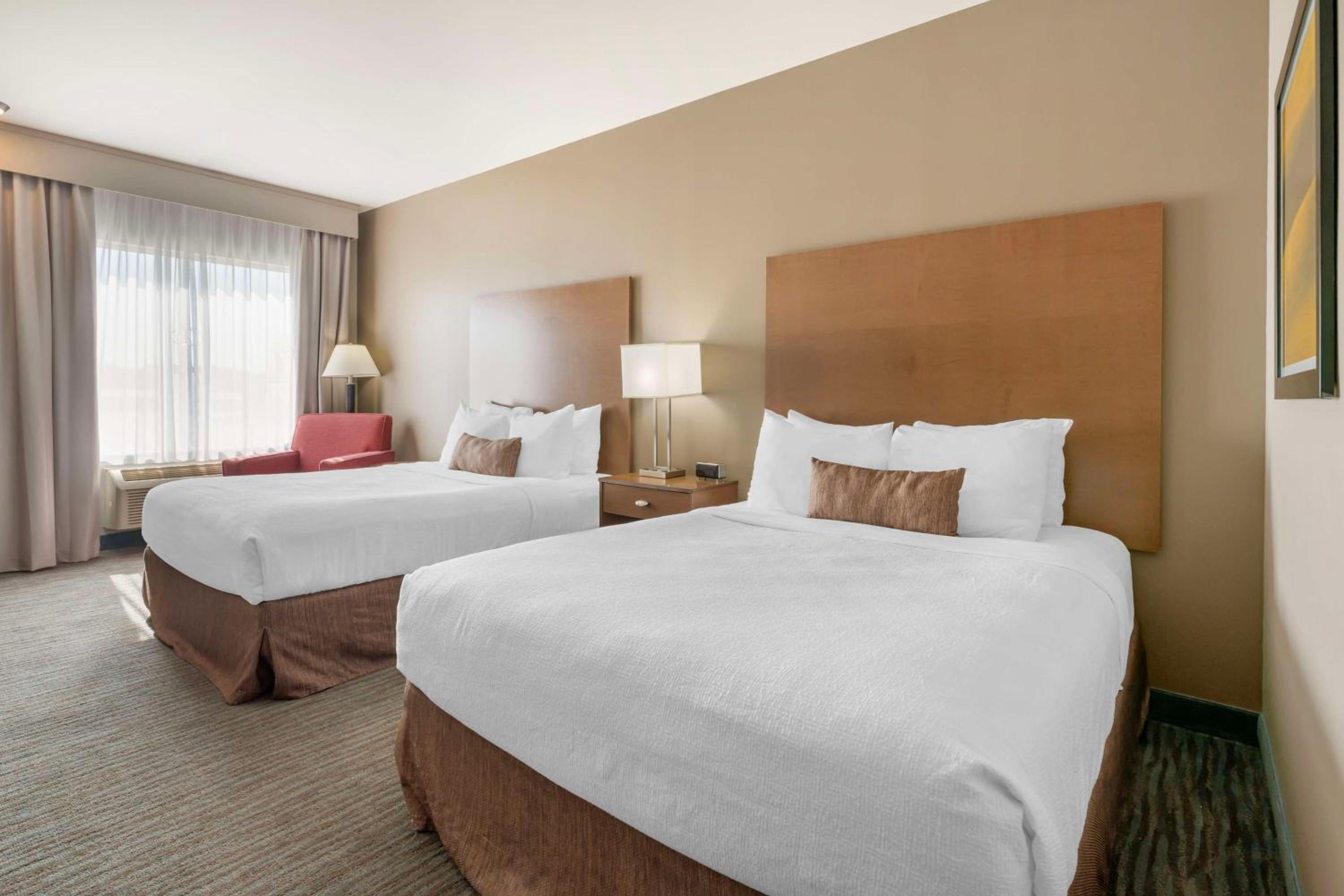 Queen Room with Two Queen Beds and Bath Tub - Disability Access/Non-Smoking  - Photo 1