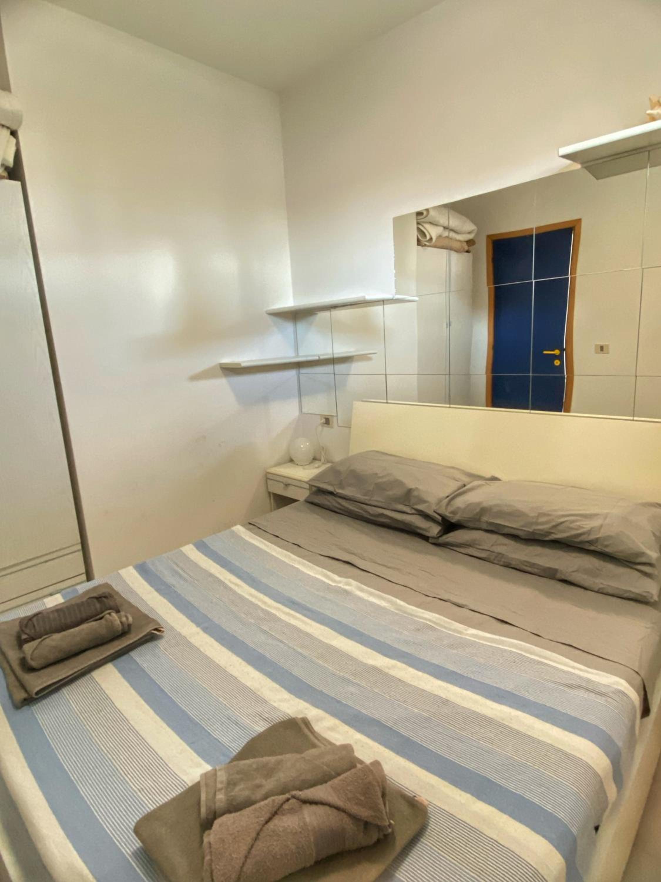 One-Bedroom Apartment photo 3