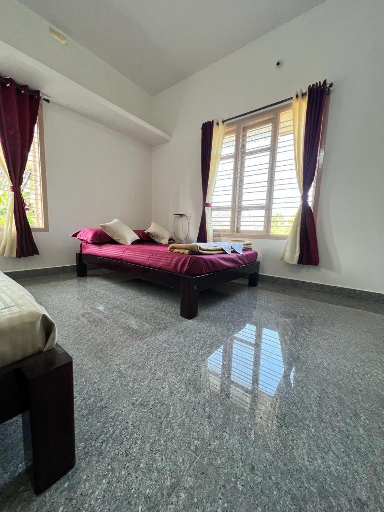 Deluxe Double Room (2 Adults + 1 Child)