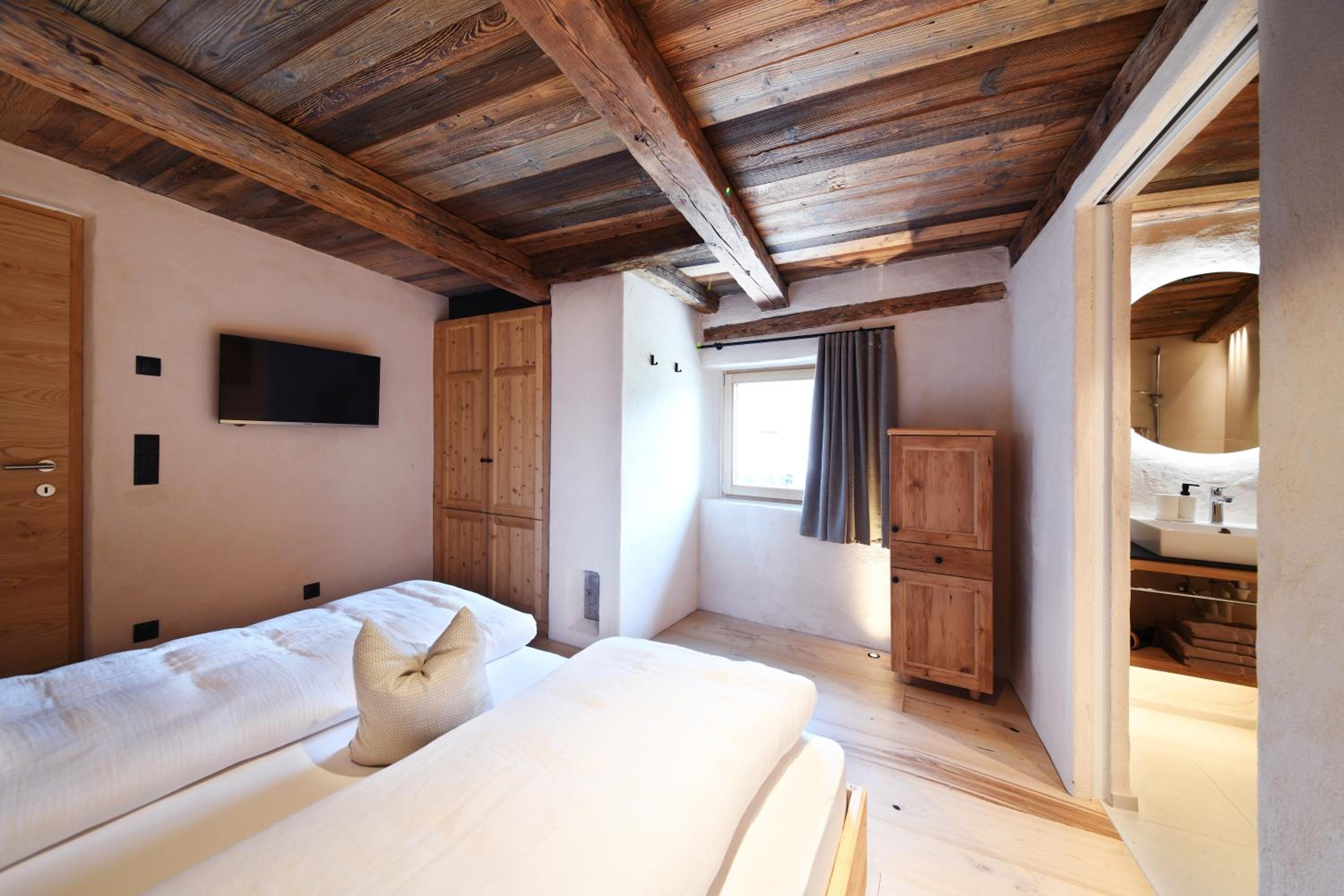 Five-Bedroom Apartment