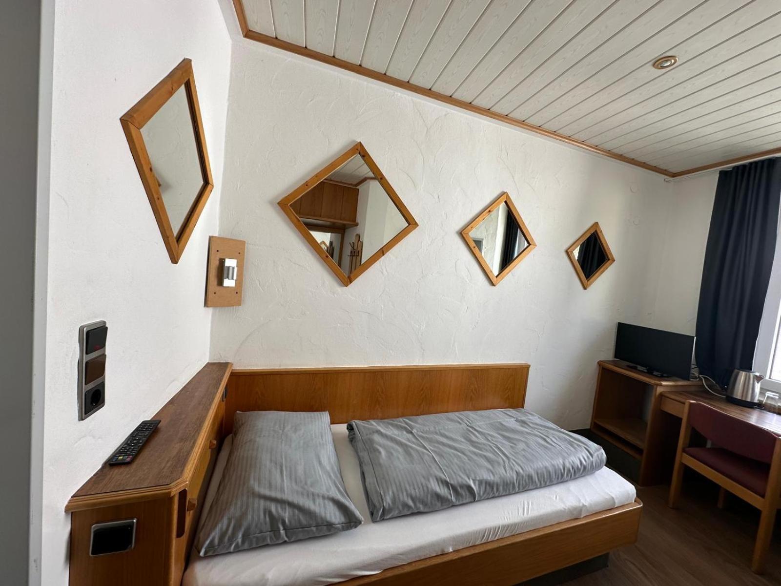 Budget Single Room photo 3