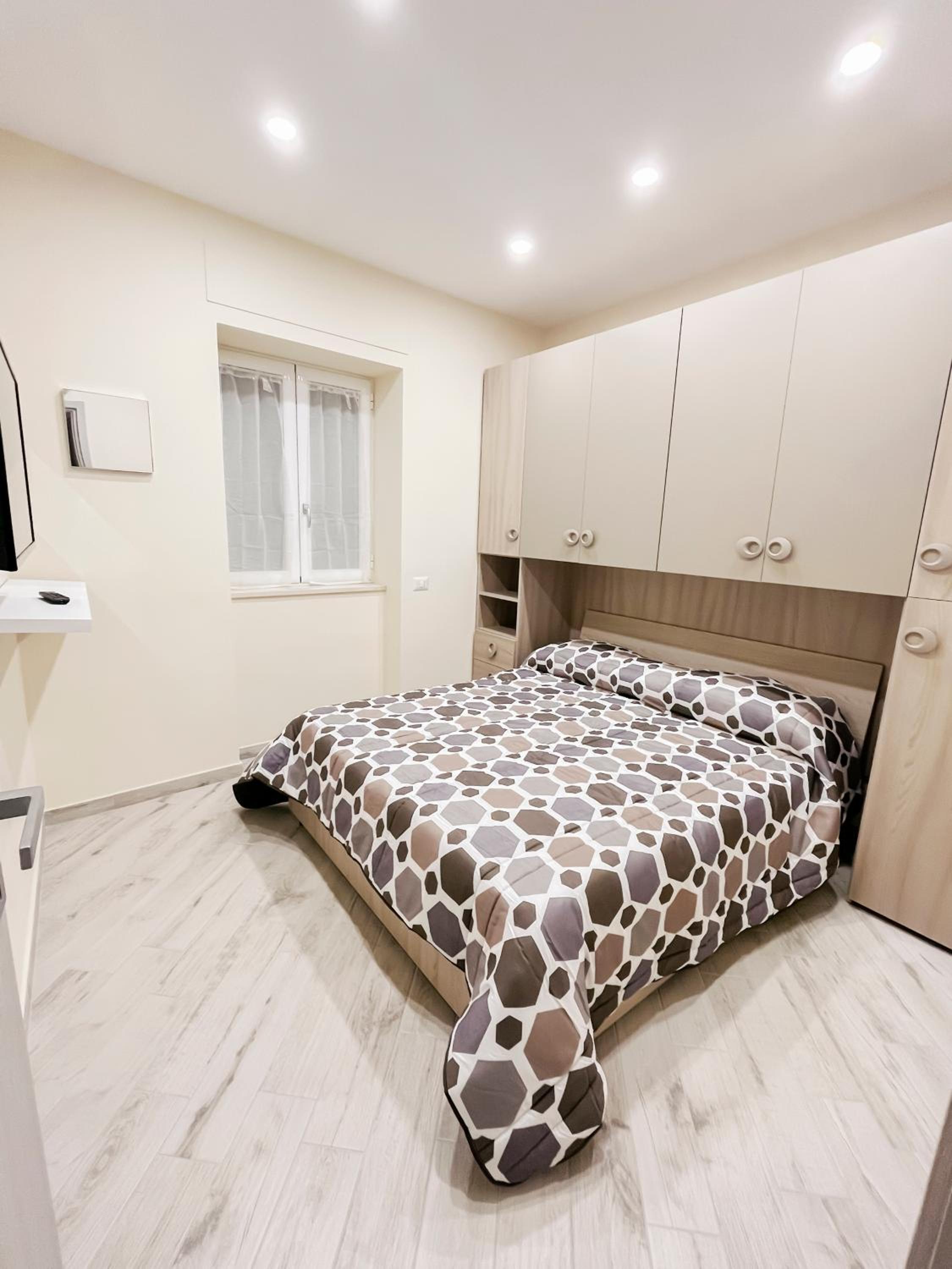 One-Bedroom Apartment photo 2