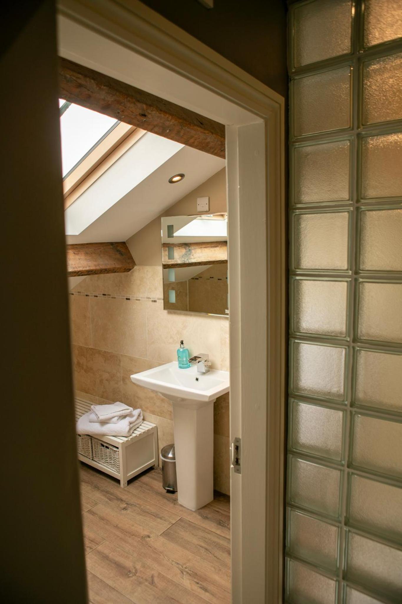 Penthouse Honeymoon Suite - Photo 5