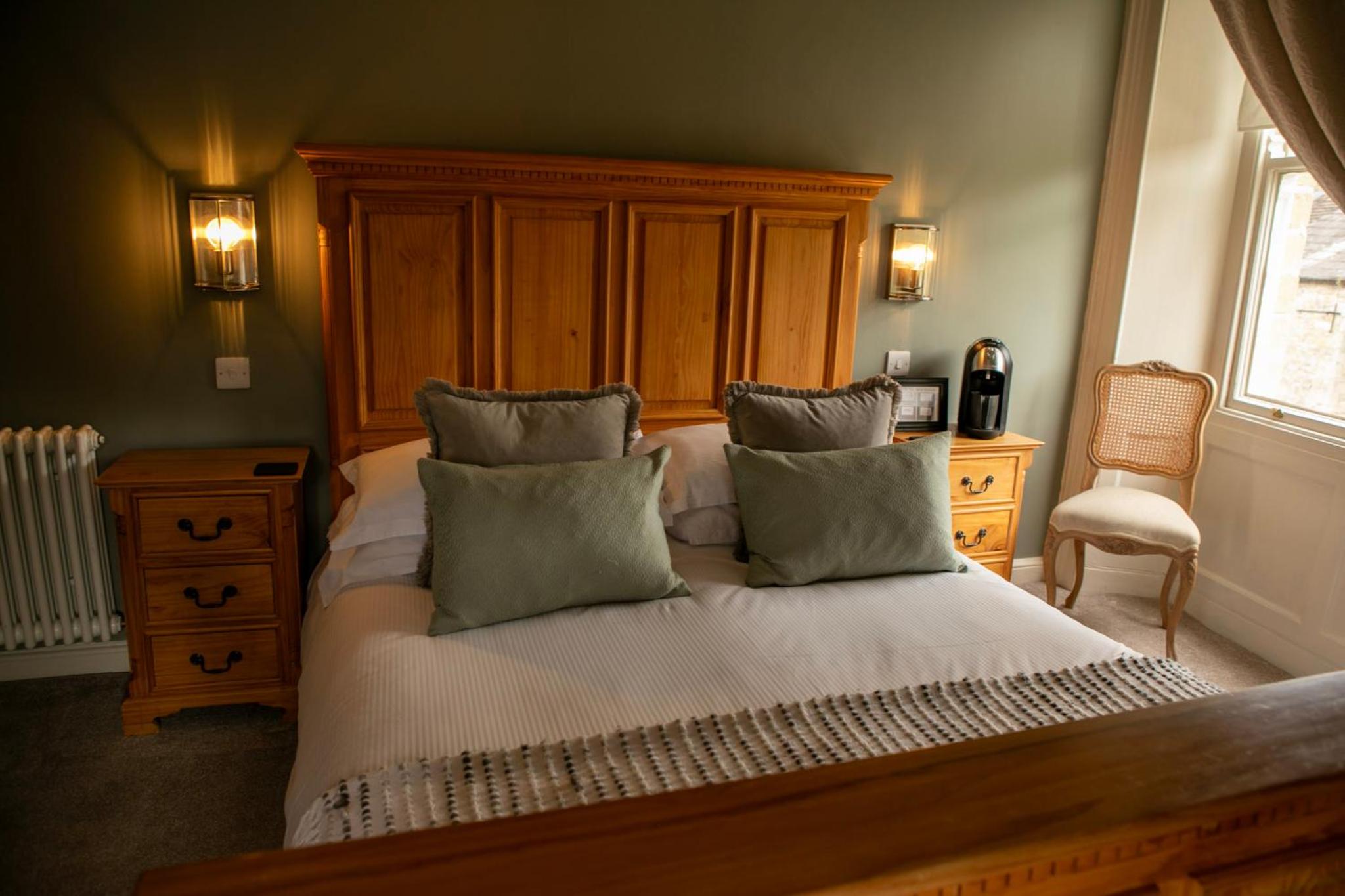 Double Room with Twin Aspect View - Photo 1