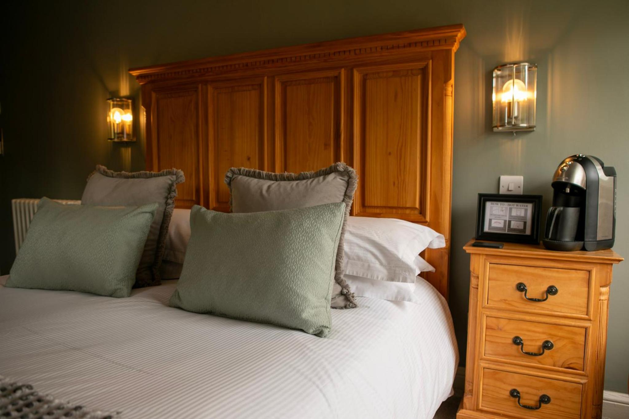 Double Room with Twin Aspect View - Photo 5