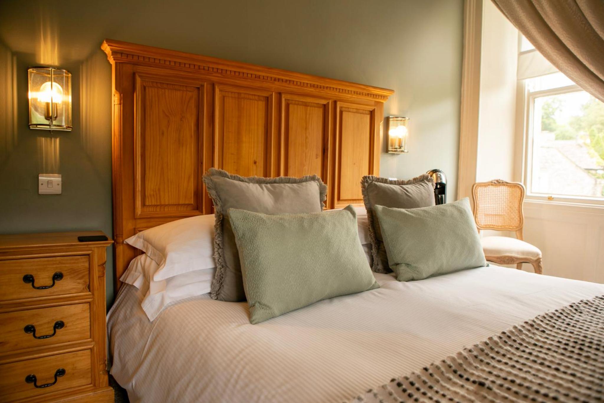 Double Room with Twin Aspect View - Photo 6