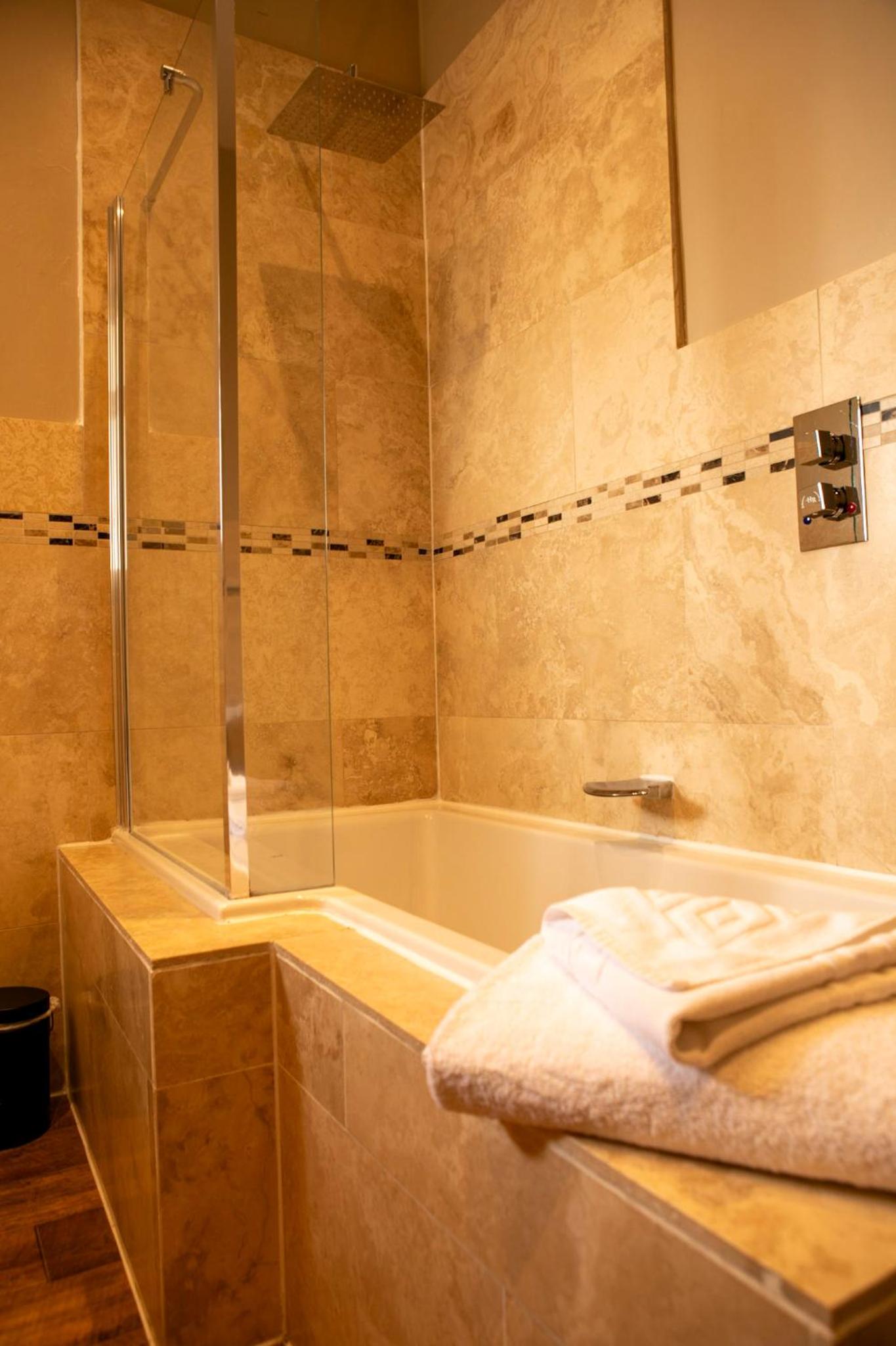 Double Room with Bath and Shower photo 3