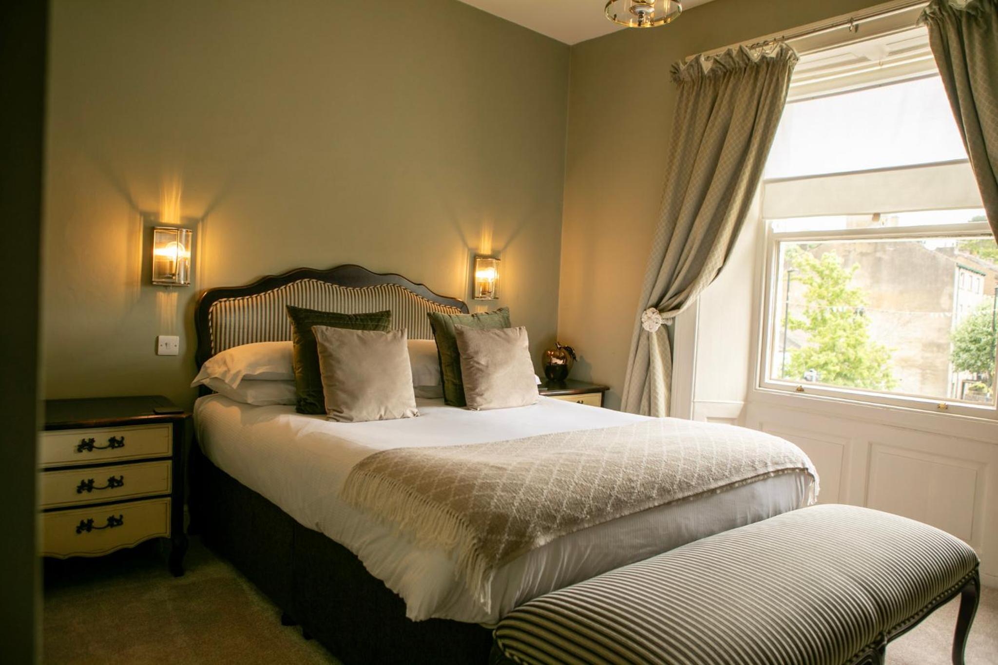 Luxury Double Room with Bath - Photo 2