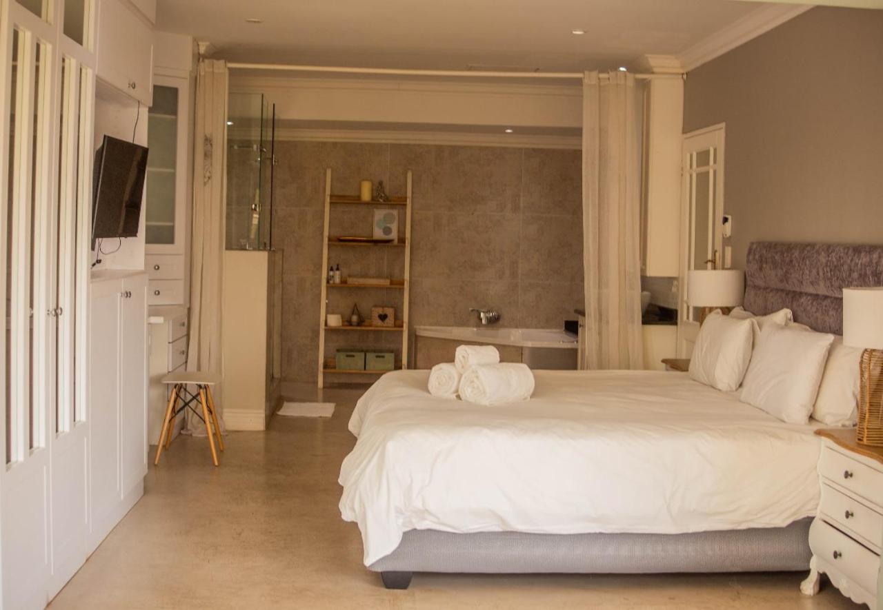 Deluxe Room - Photo 14