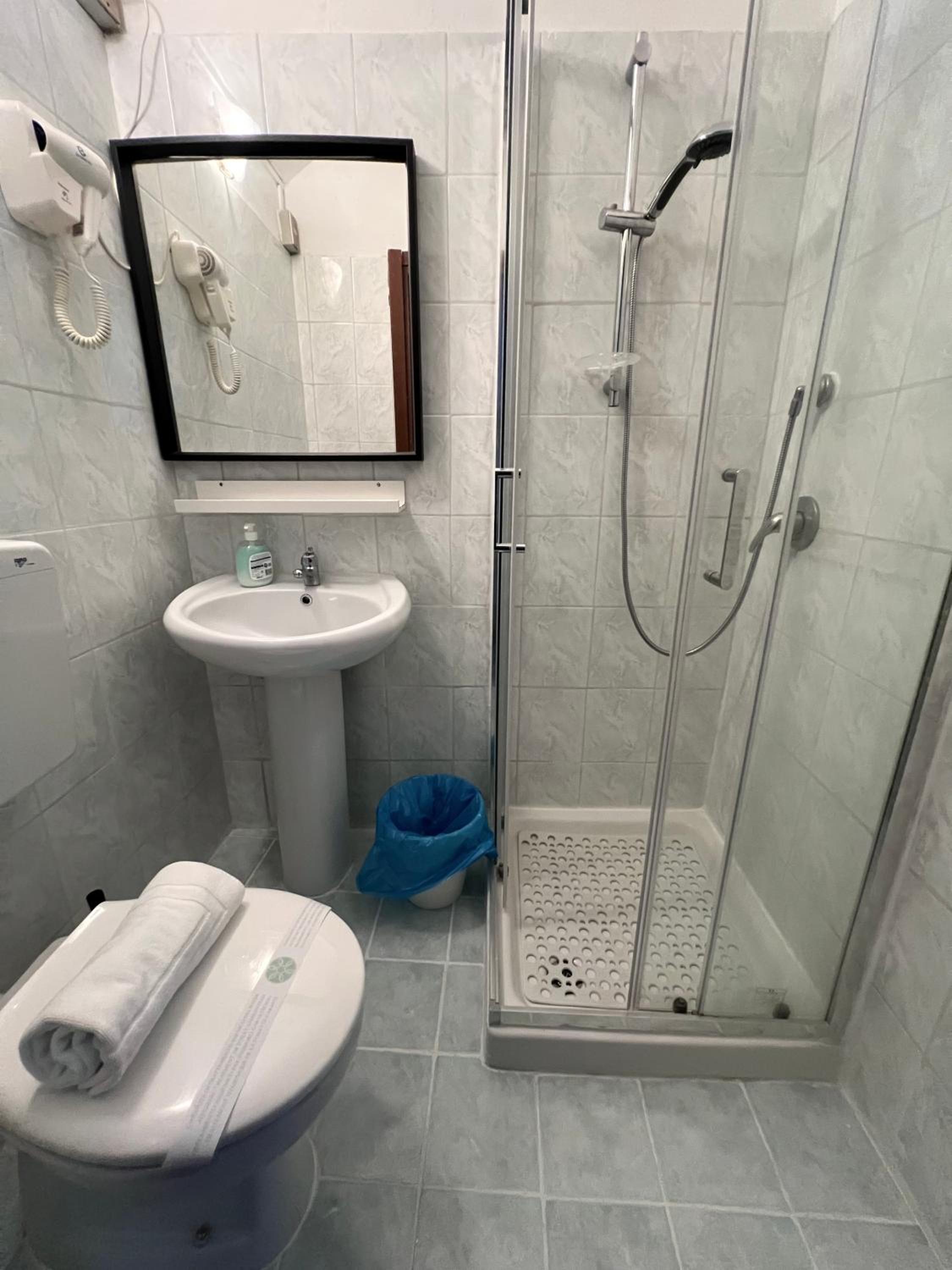 Standard Double Room - Photo 14