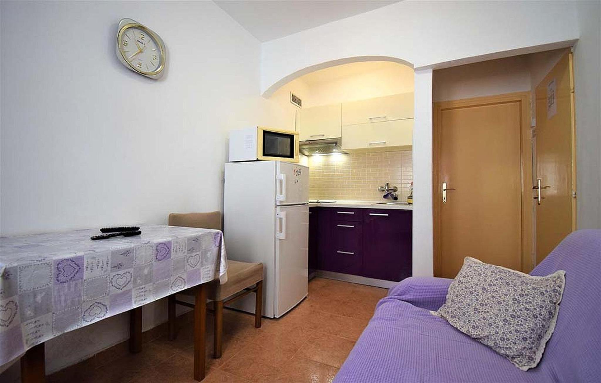 One-Bedroom Apartment photo 2