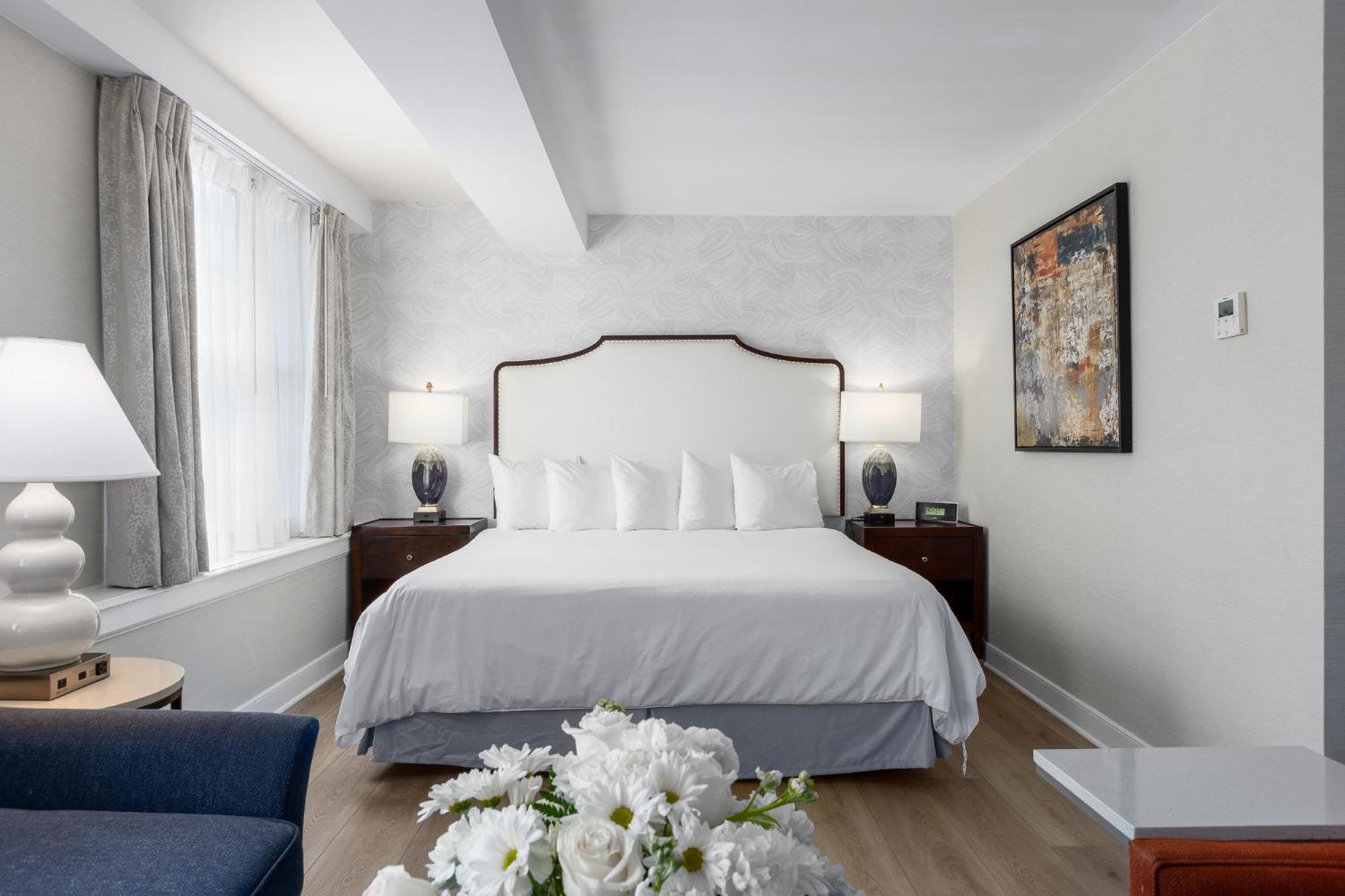 Executive Room with King Bed - Photo 14