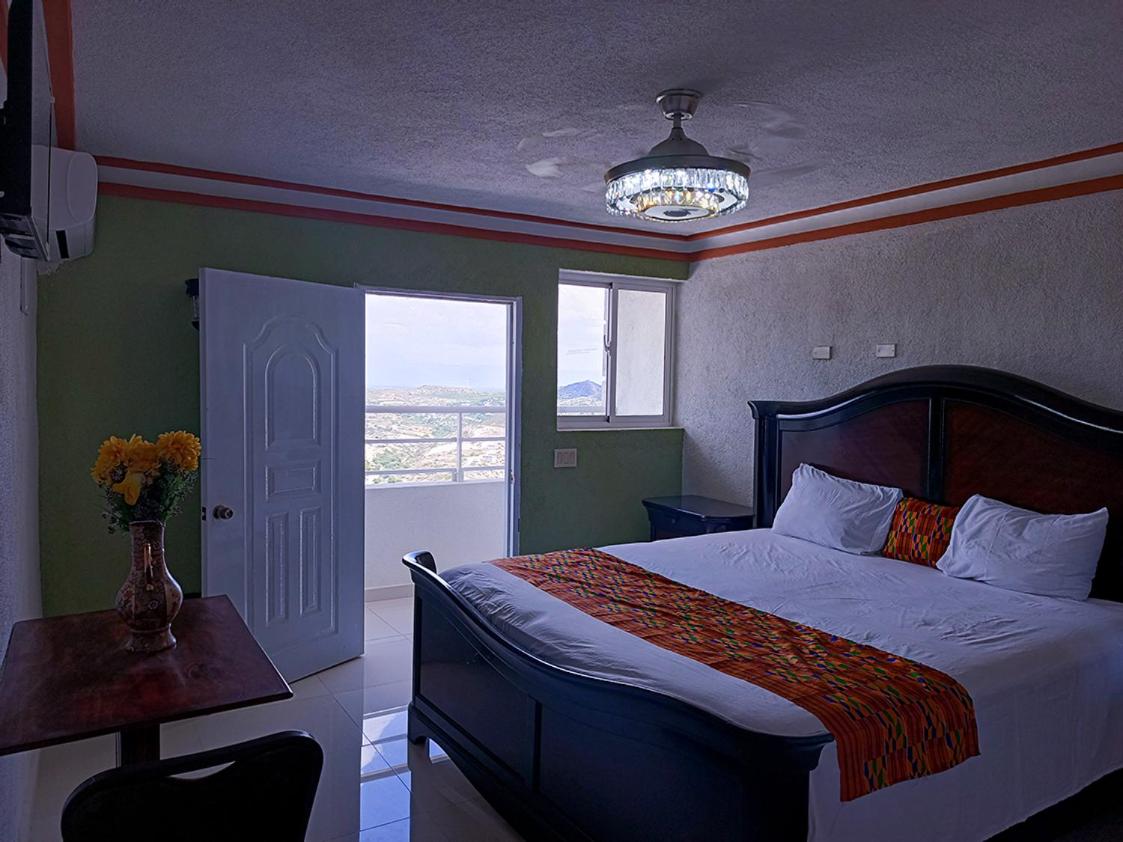 Double Room With Pool View photo 2