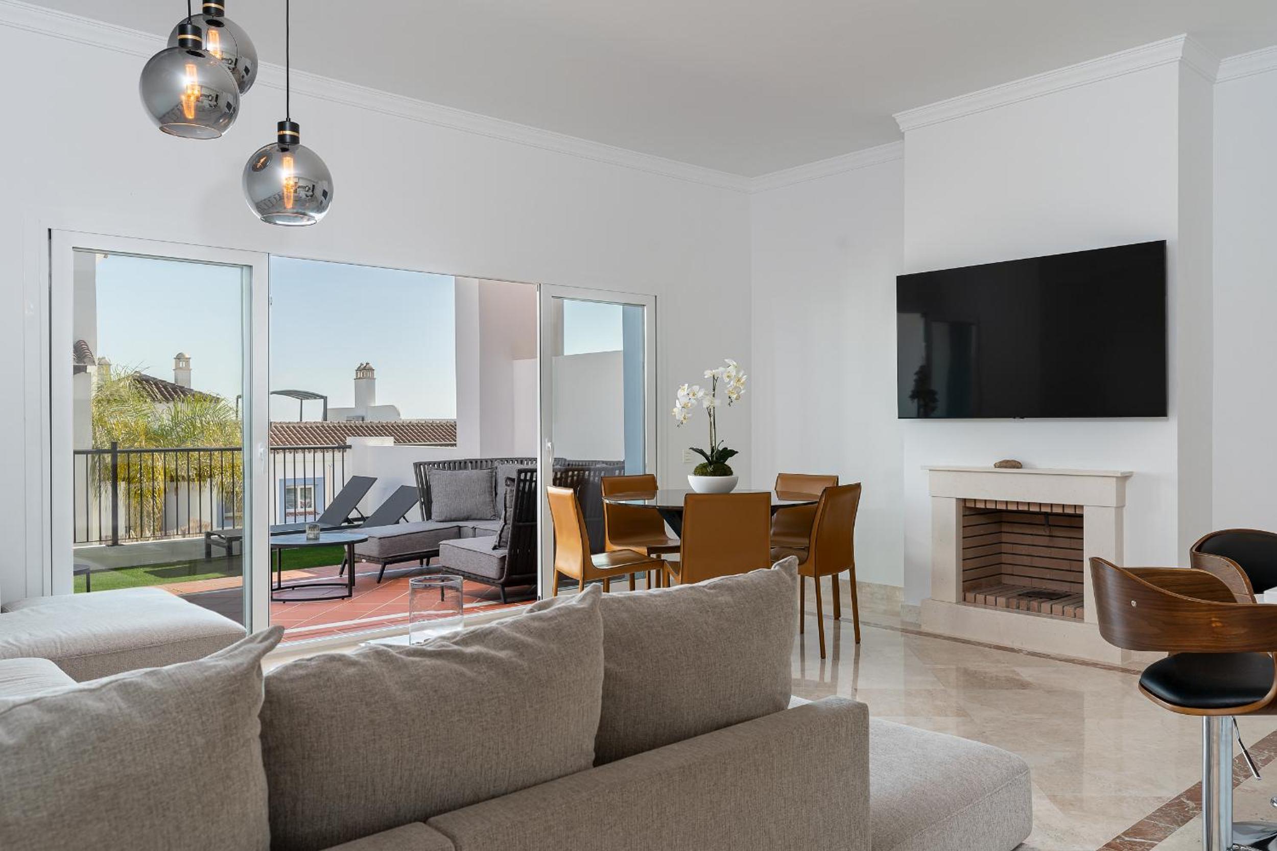 Apartamento Premium de Tres Habitaciones con Balcón