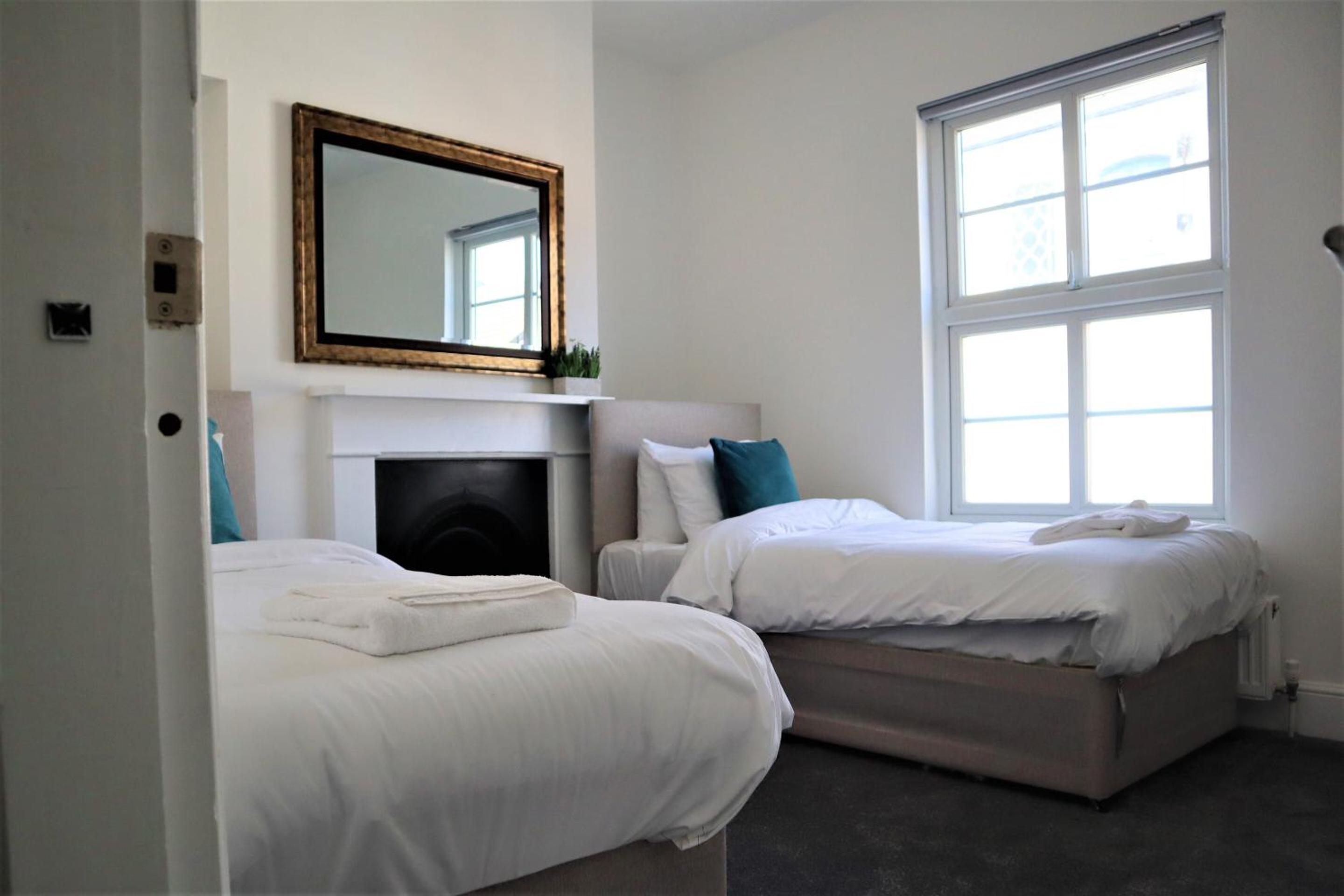 Four-Bedroom House photo 2