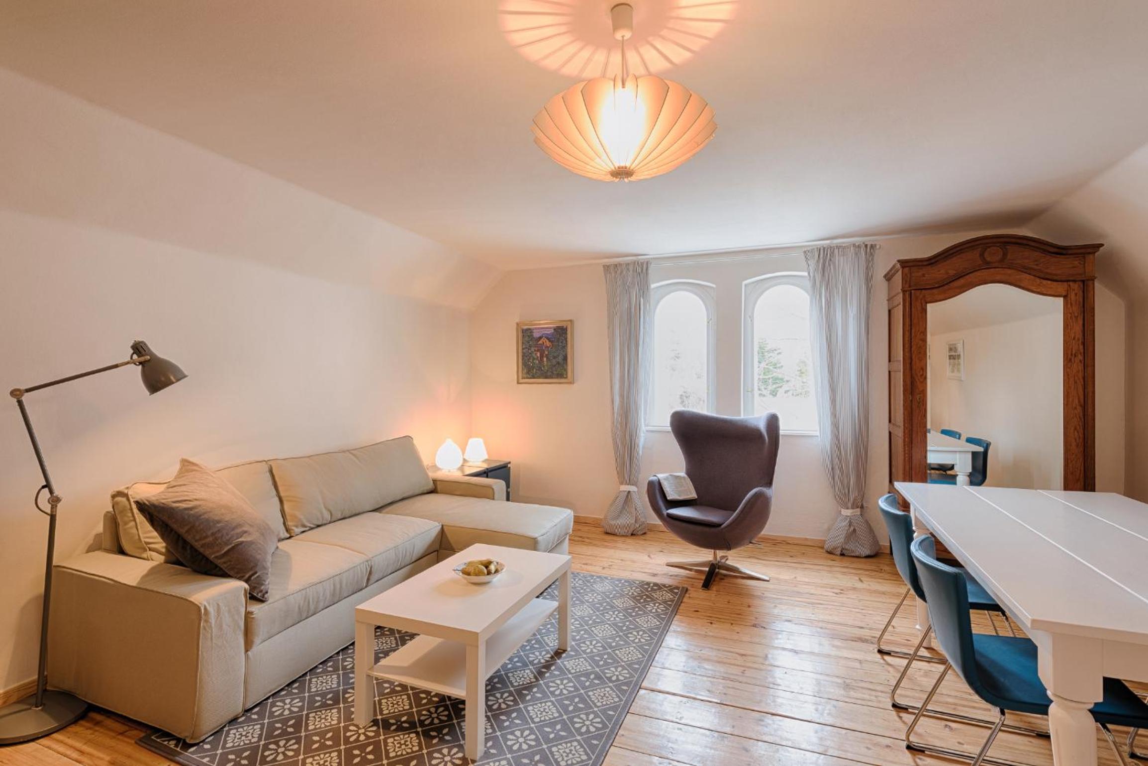One-Bedroom Apartment with Mountain View - Top 6