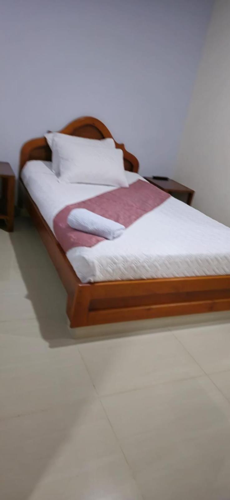 Eight-Bedroom House photo 2