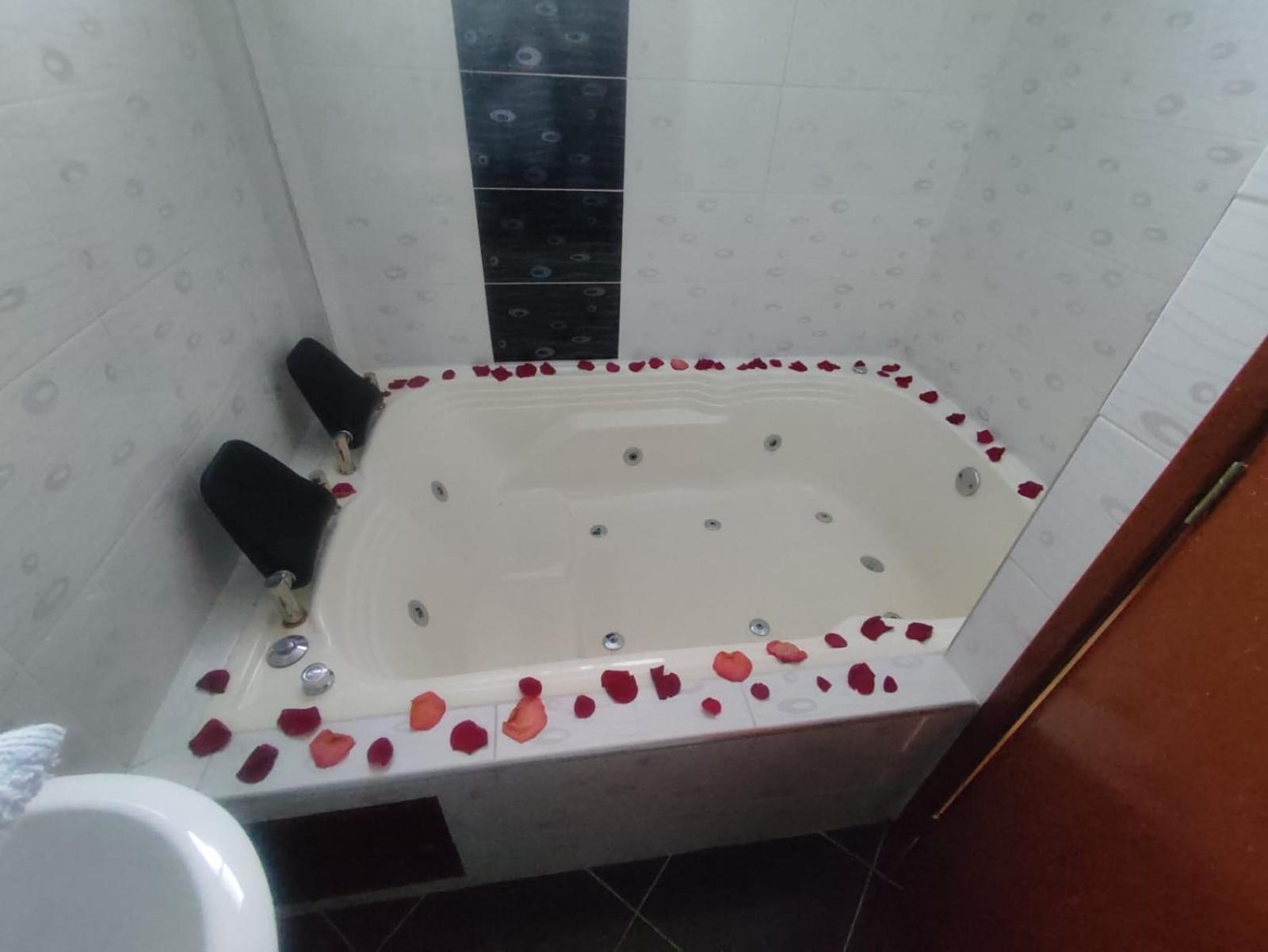 Double Room with Spa Bath photo 1
