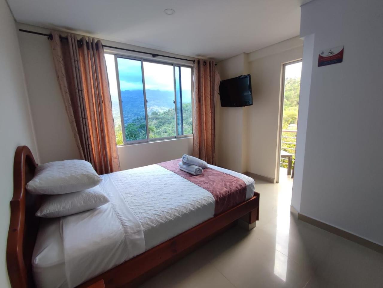 Deluxe Double Room with Balcony photo 1