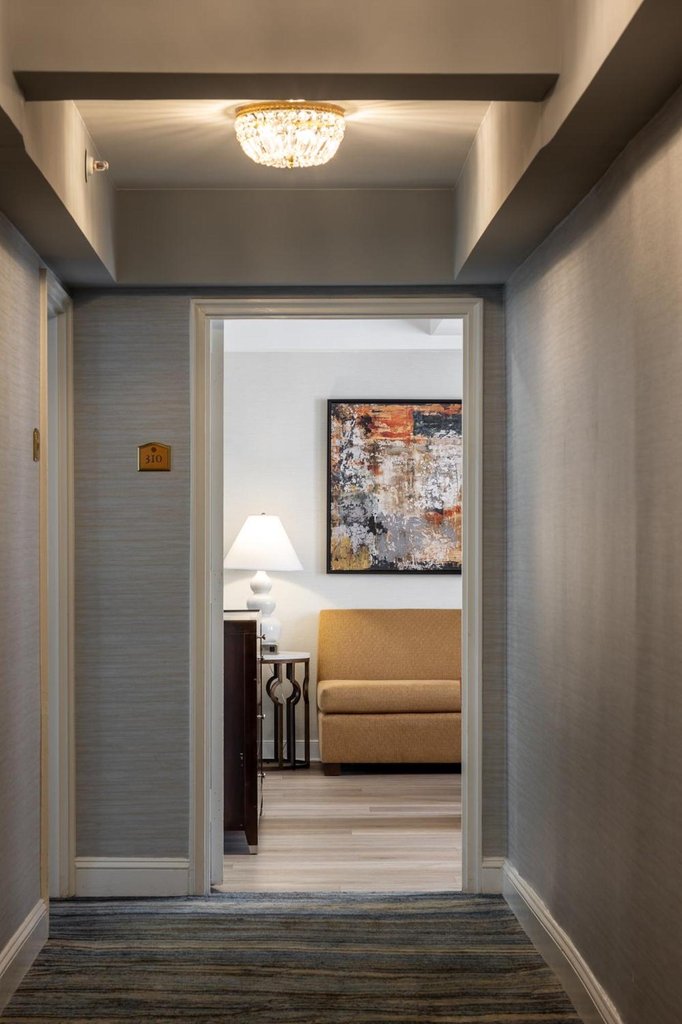 Georgetown Suite with King Bed - Photo 9