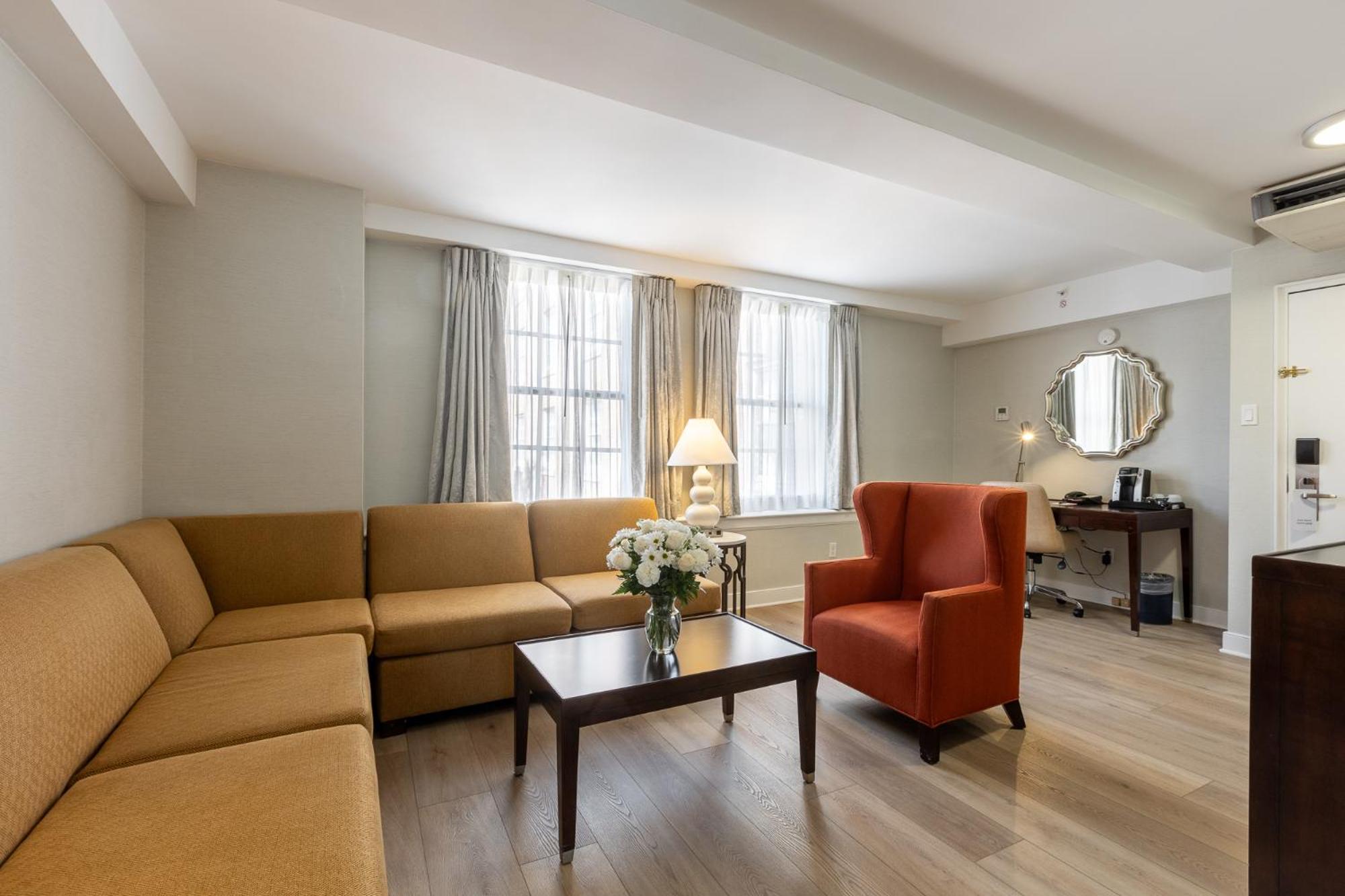 Georgetown Suite with King Bed - Photo 14